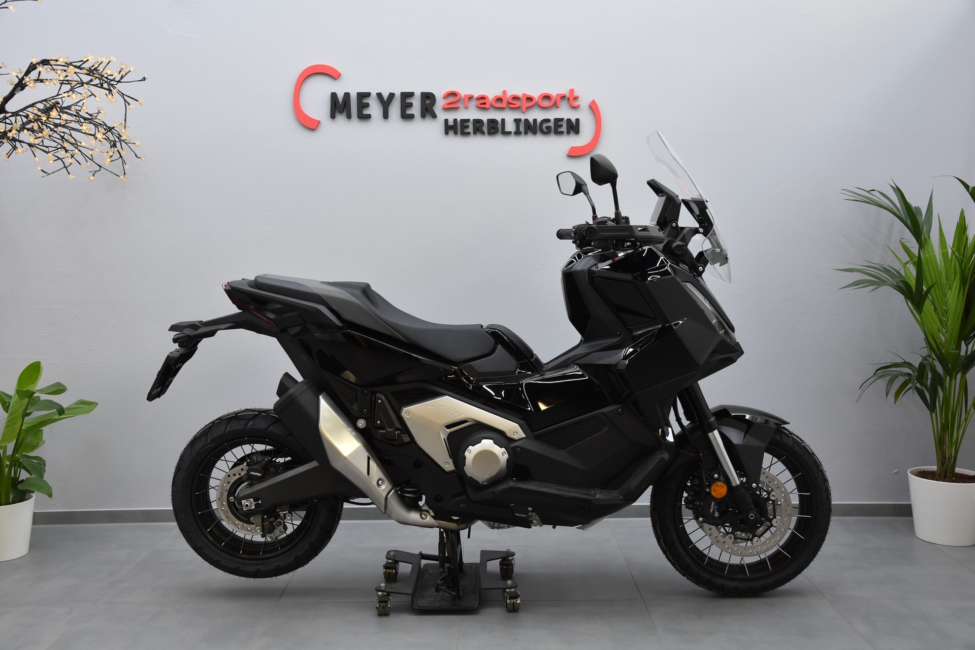 HONDA X-ADV 750-image-1