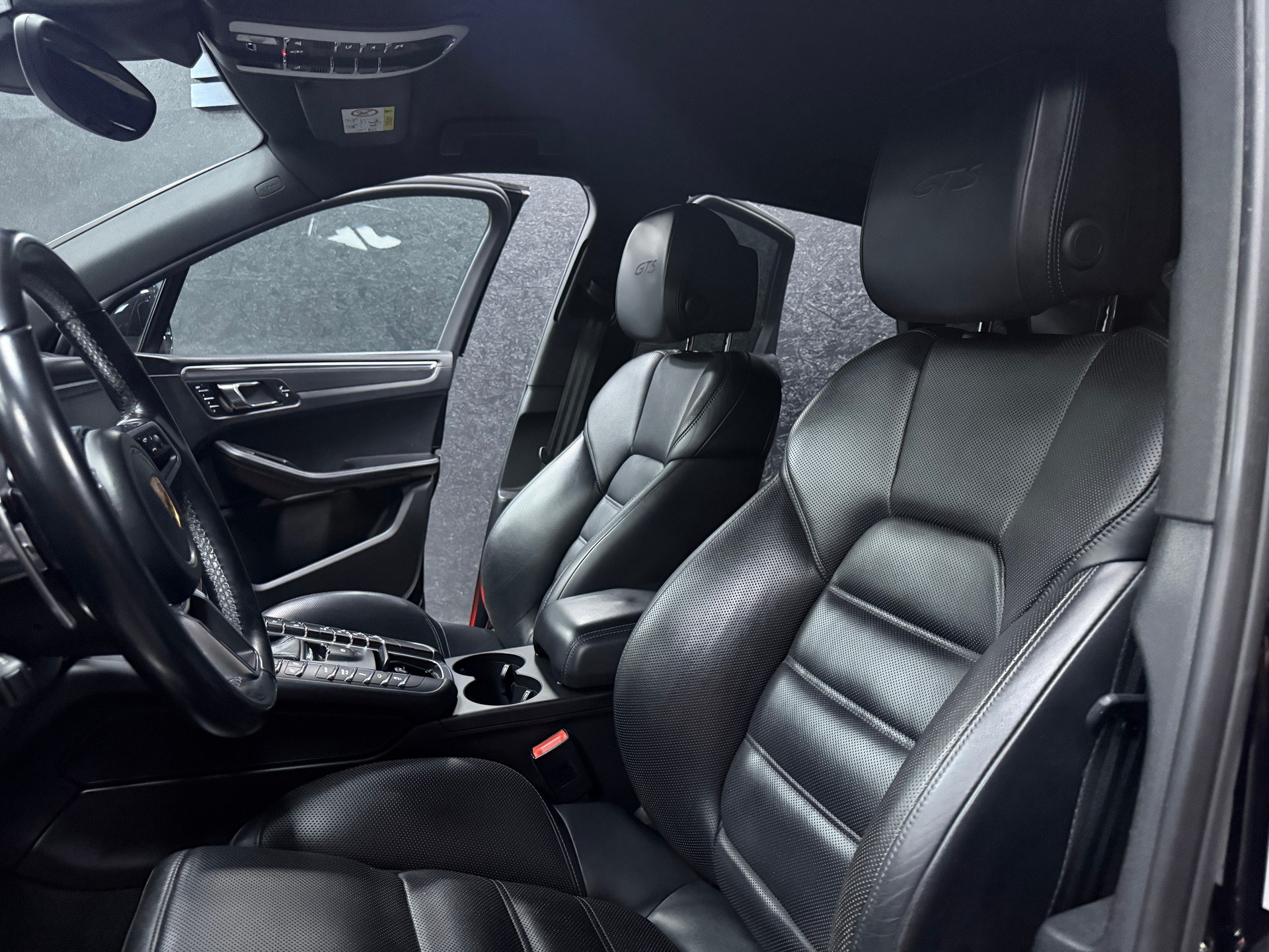 PORSCHE Macan GTS PDK / CH Fahrzeug / Vollausstattung-image-10