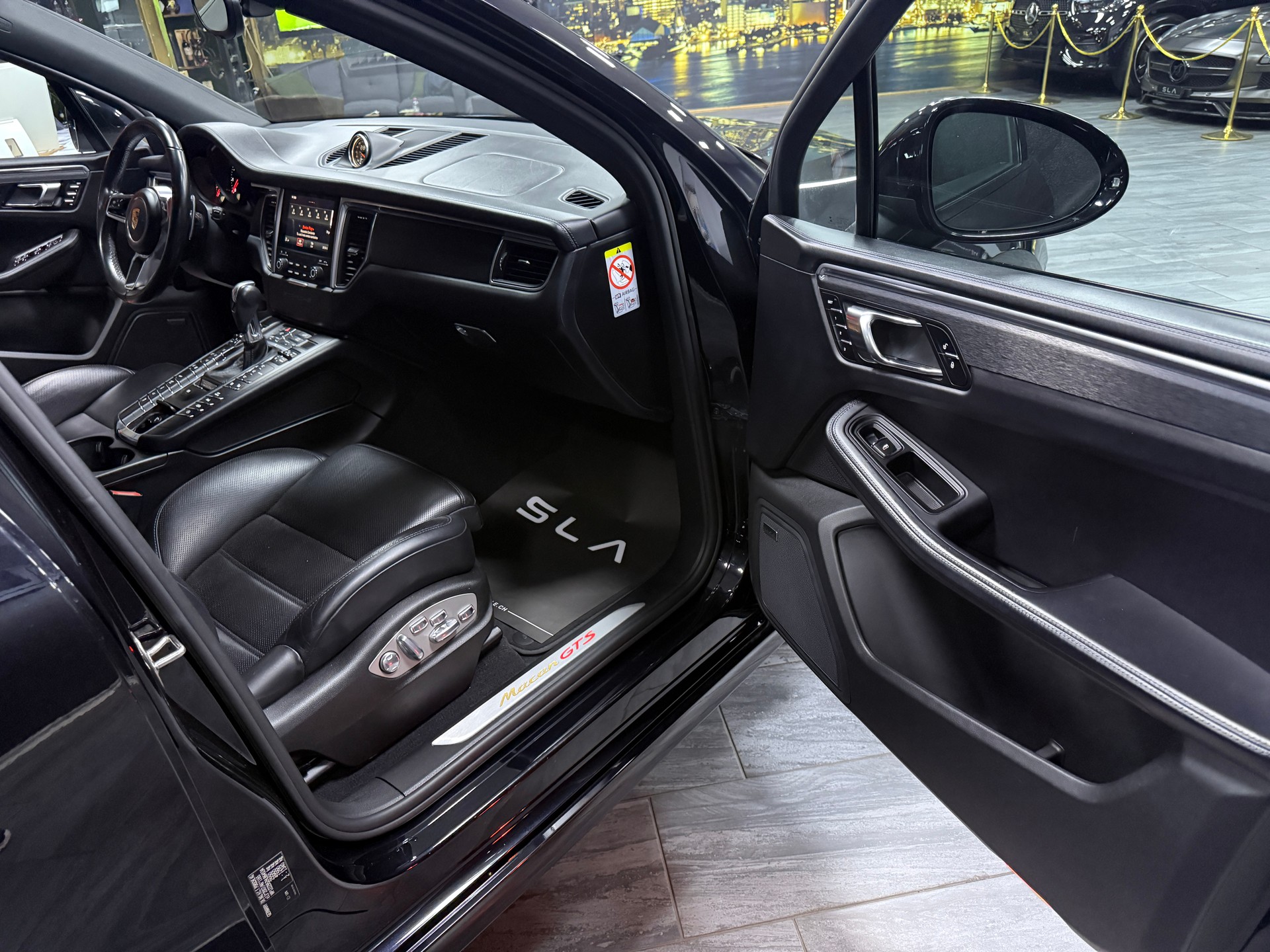 PORSCHE Macan GTS PDK / CH Fahrzeug / Vollausstattung-image-9