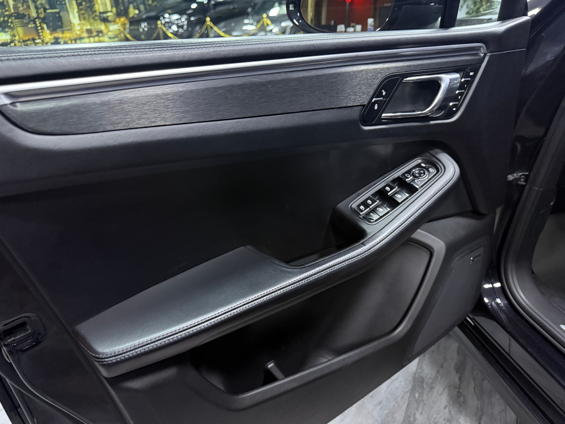 PORSCHE Macan GTS PDK / CH Fahrzeug / Vollausstattung-image-13