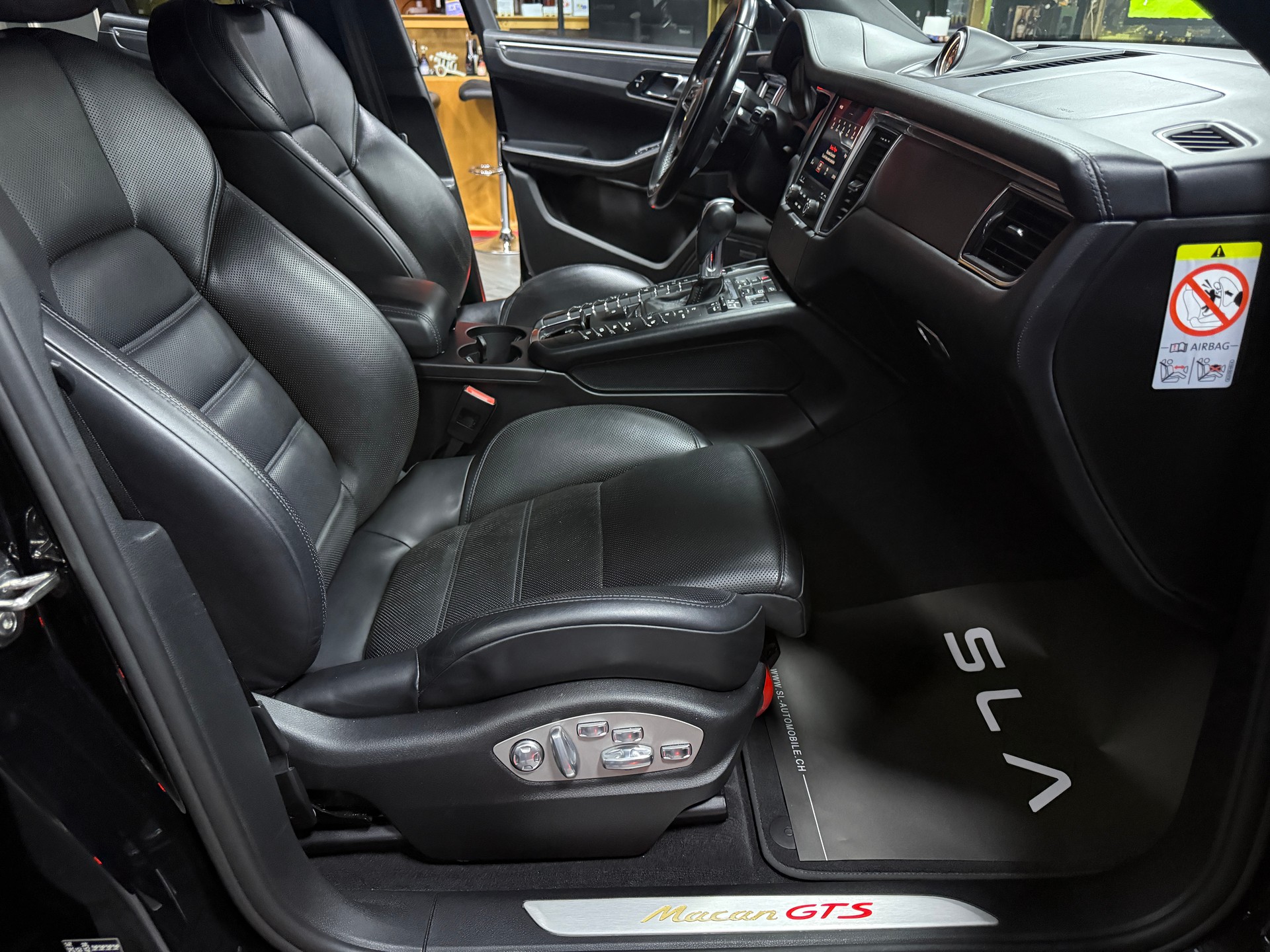 PORSCHE Macan GTS PDK / CH Fahrzeug / Vollausstattung-image-12