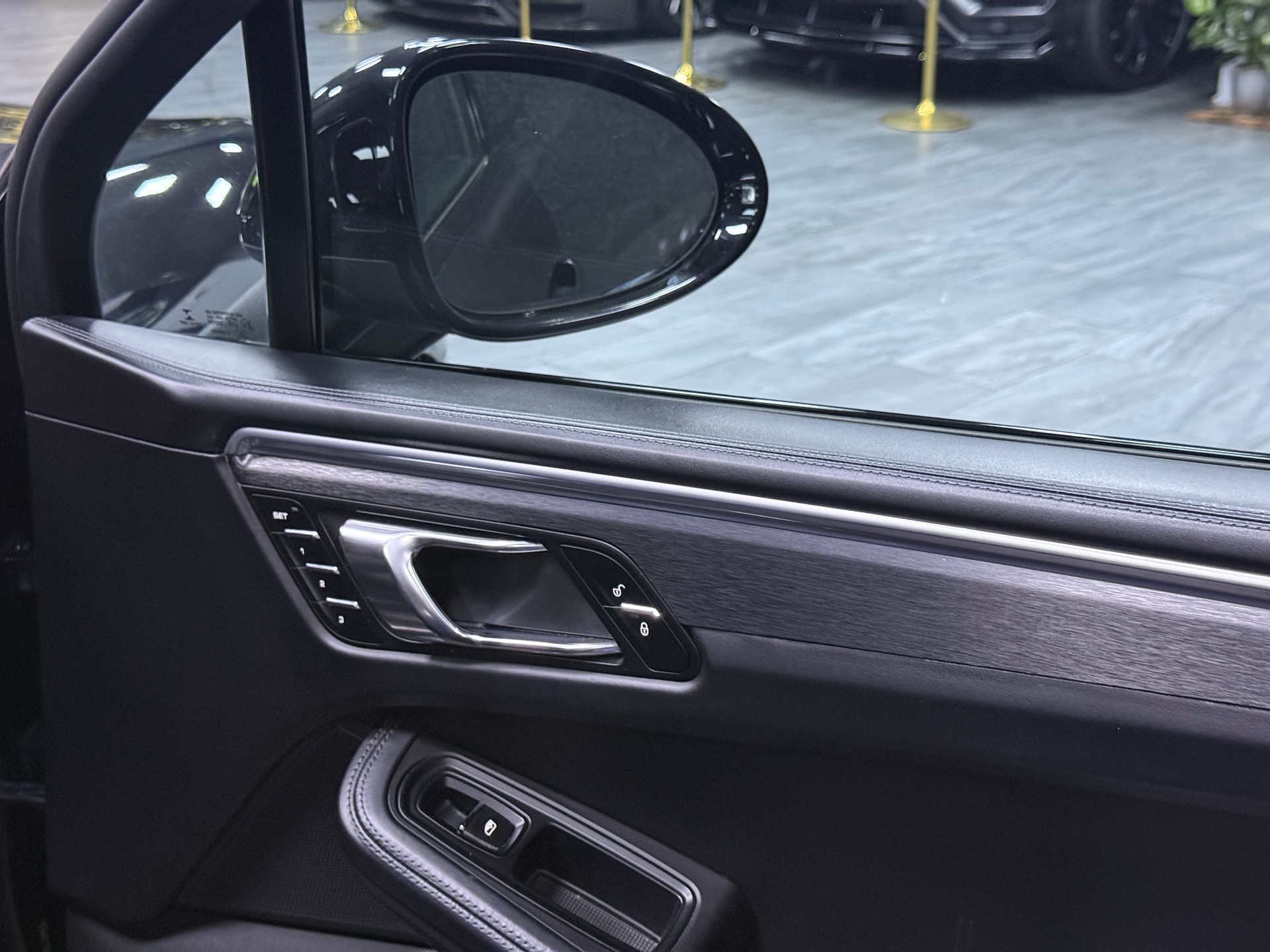 PORSCHE Macan GTS PDK / CH Fahrzeug / Vollausstattung-image-18