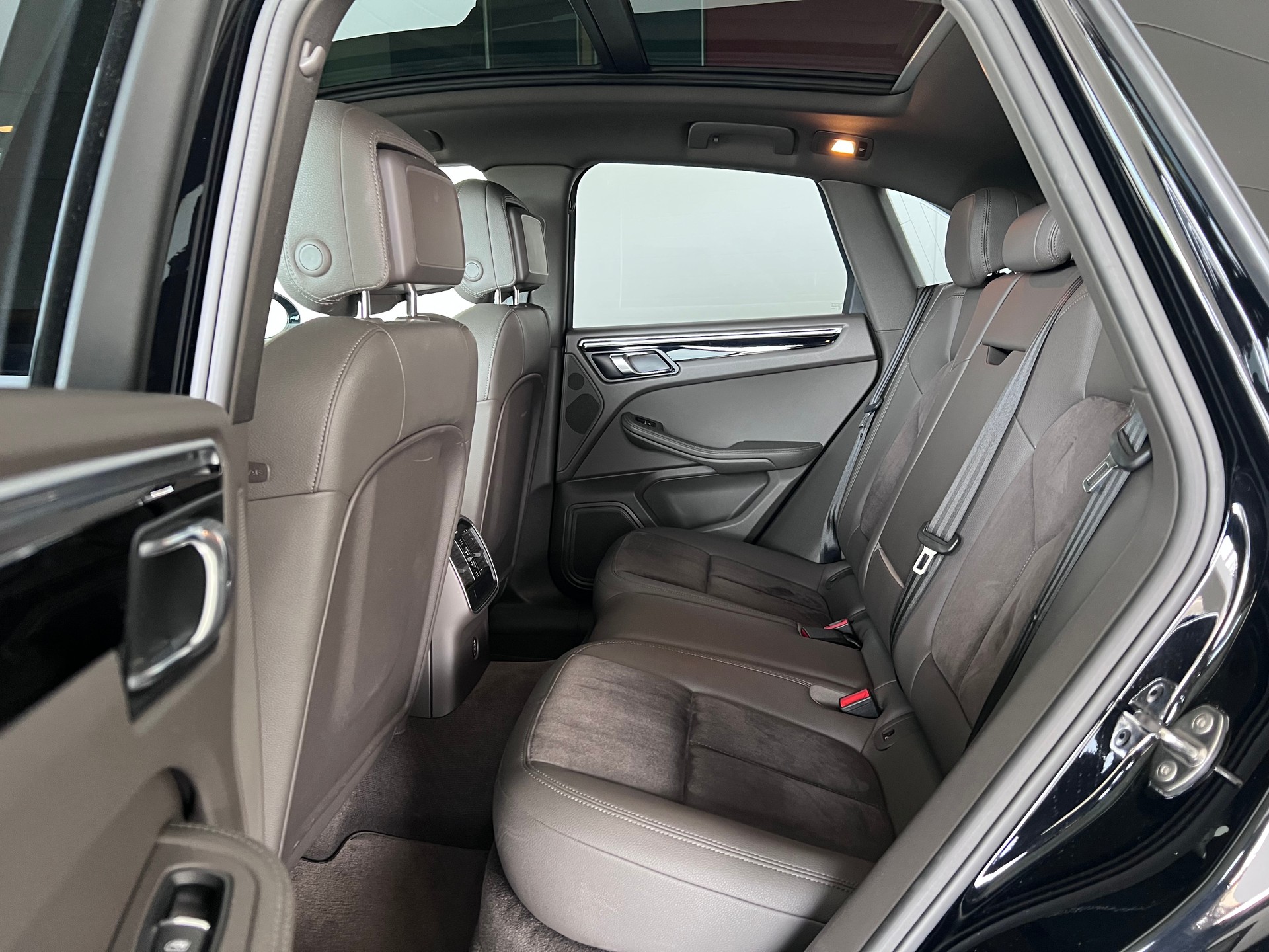 PORSCHE Macan S PDK-image-12