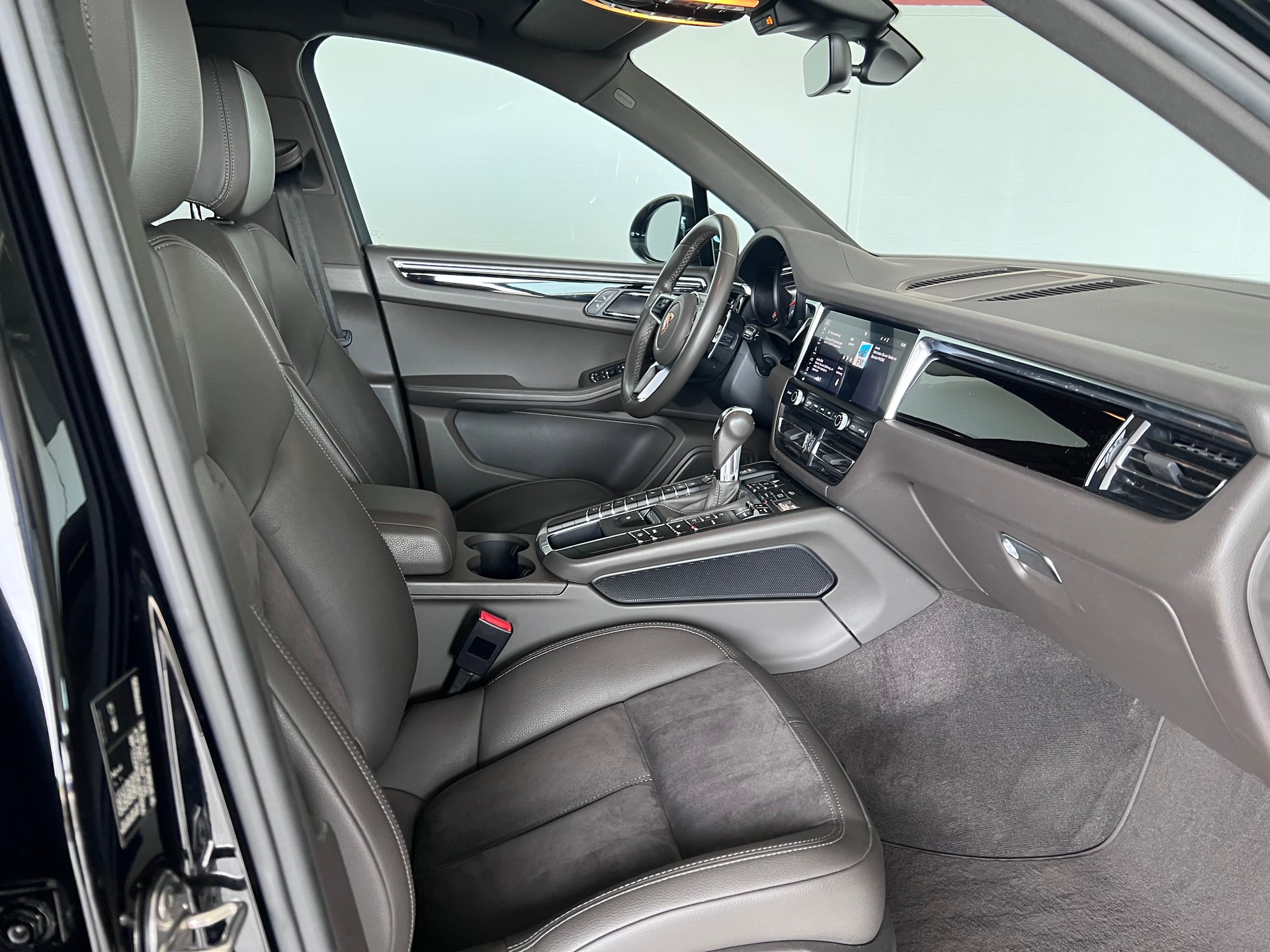 PORSCHE Macan S PDK-image-13
