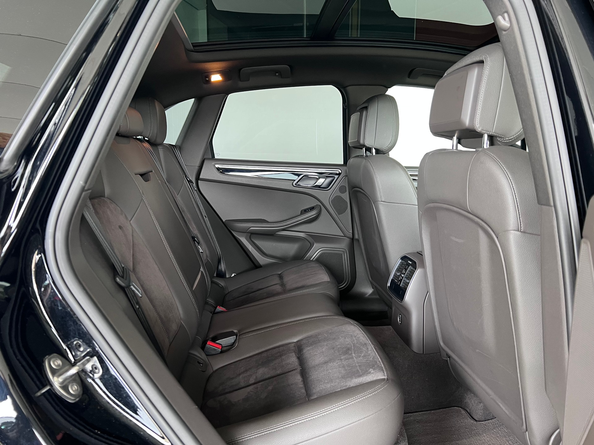 PORSCHE Macan S PDK-image-15