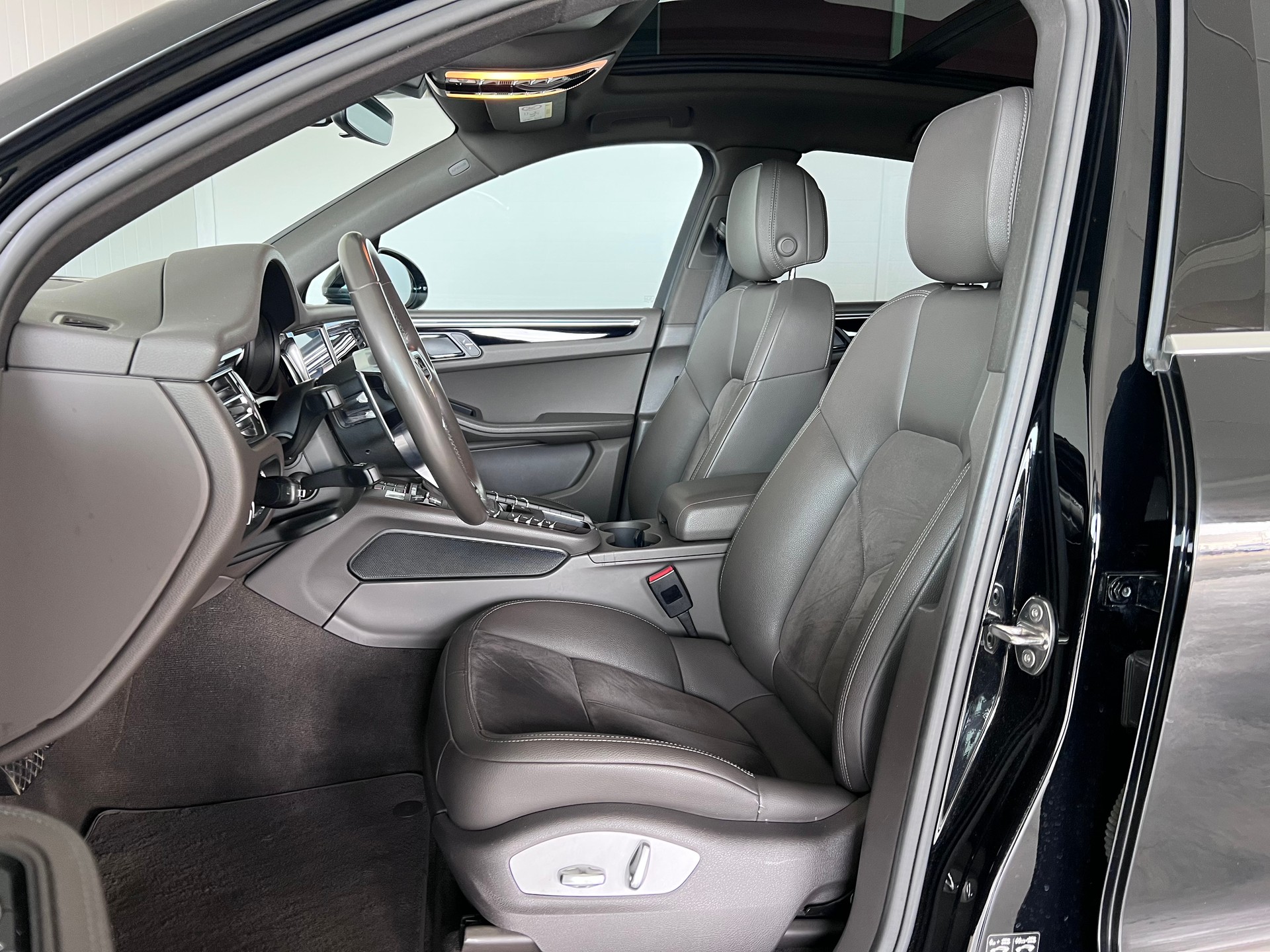 PORSCHE Macan S PDK-image-11