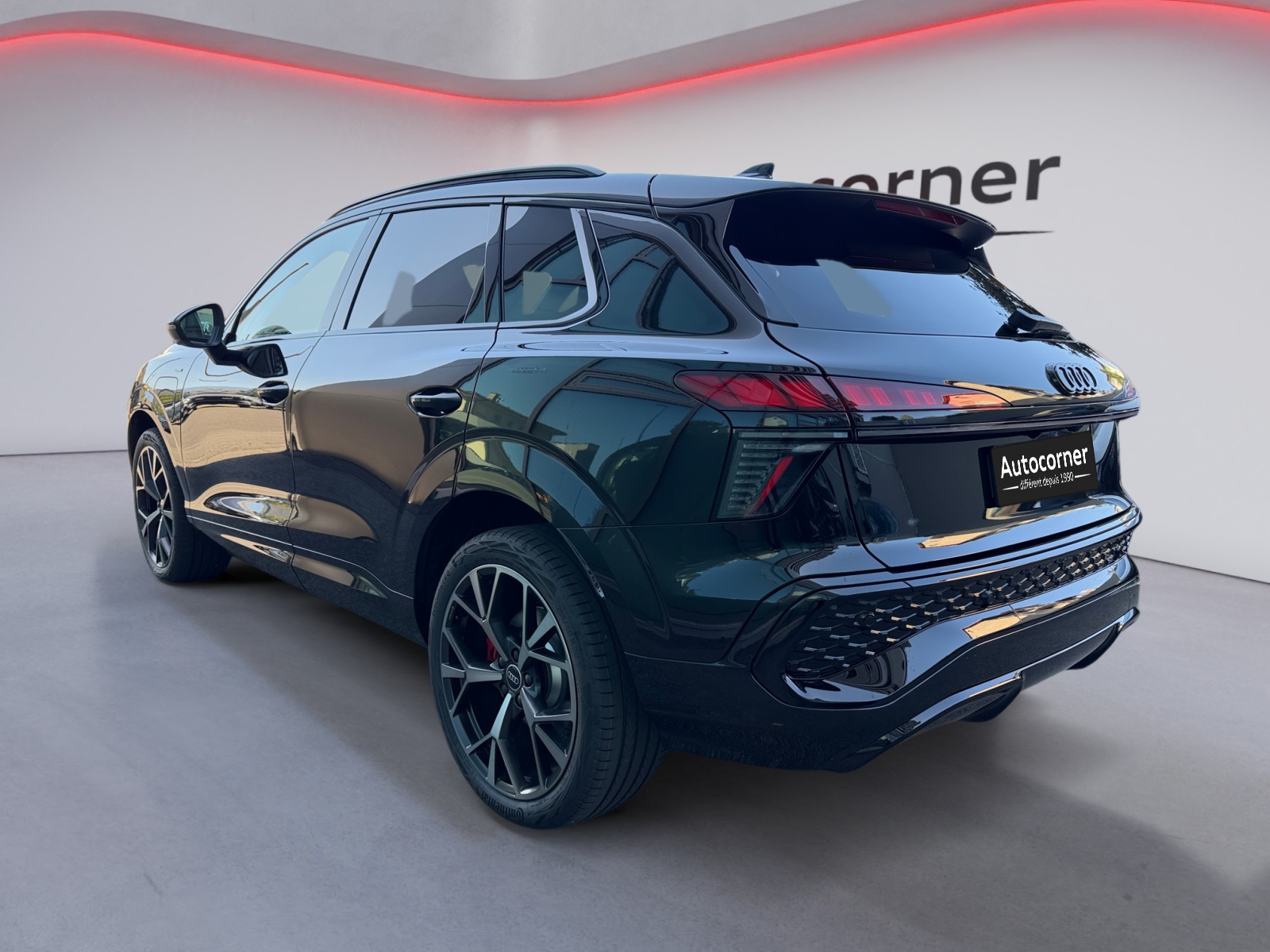 AUDI Q3 SUV e-hybrid 200 kW S tronig-showroom-element-2
