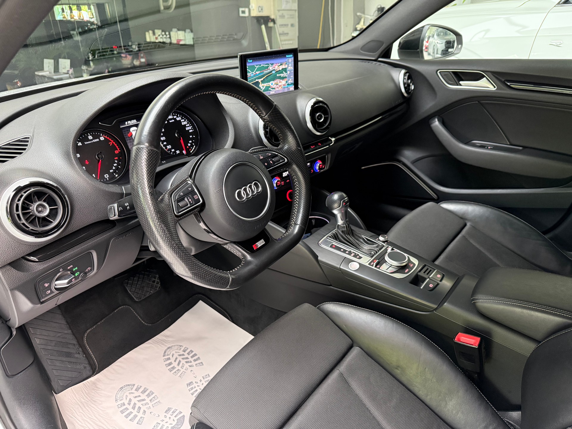 AUDI A3 Sportback 1.4 TFSI Ambition S-tronic-image-10