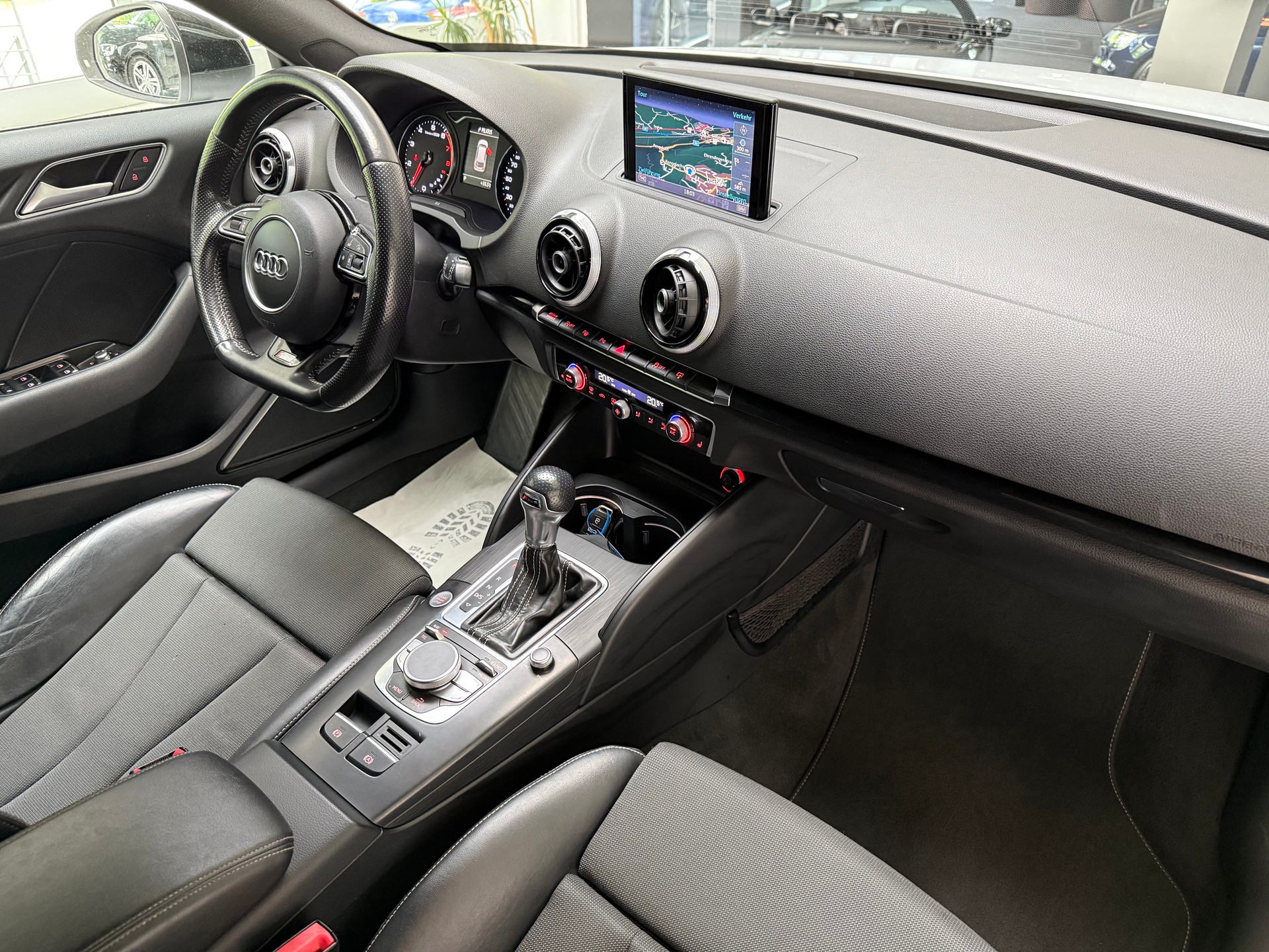 AUDI A3 Sportback 1.4 TFSI Ambition S-tronic-image-8