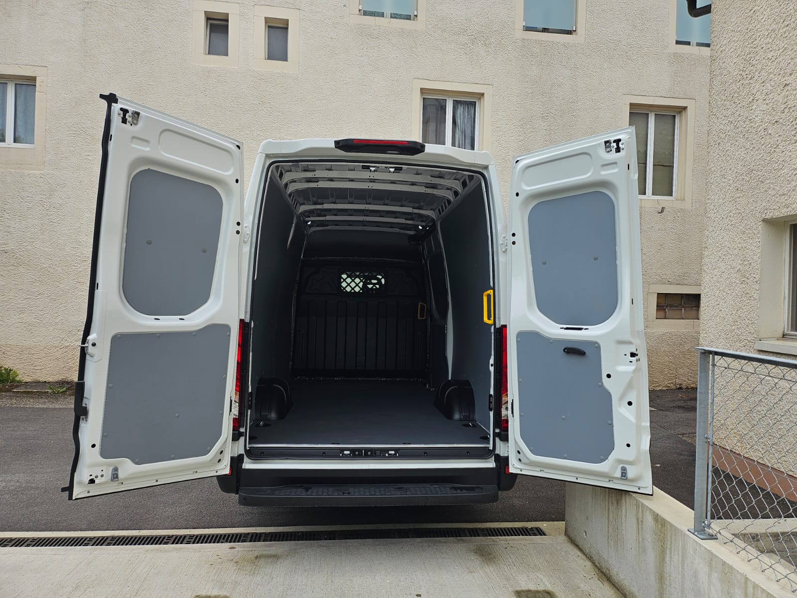 IVECO 35 S 16V MITTELLANG AUTOMAT leasing möglisch-image-1