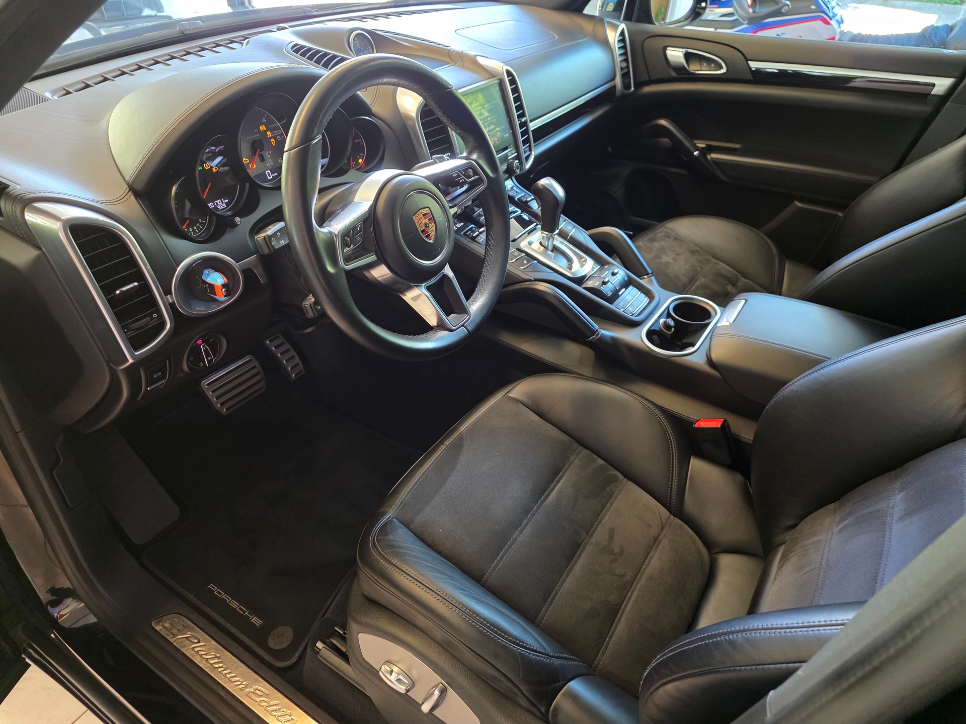 PORSCHE Cayenne S 4.2 V8 TDI Platinum Edition ''alle Service bei Porsche gemacht''-image-4