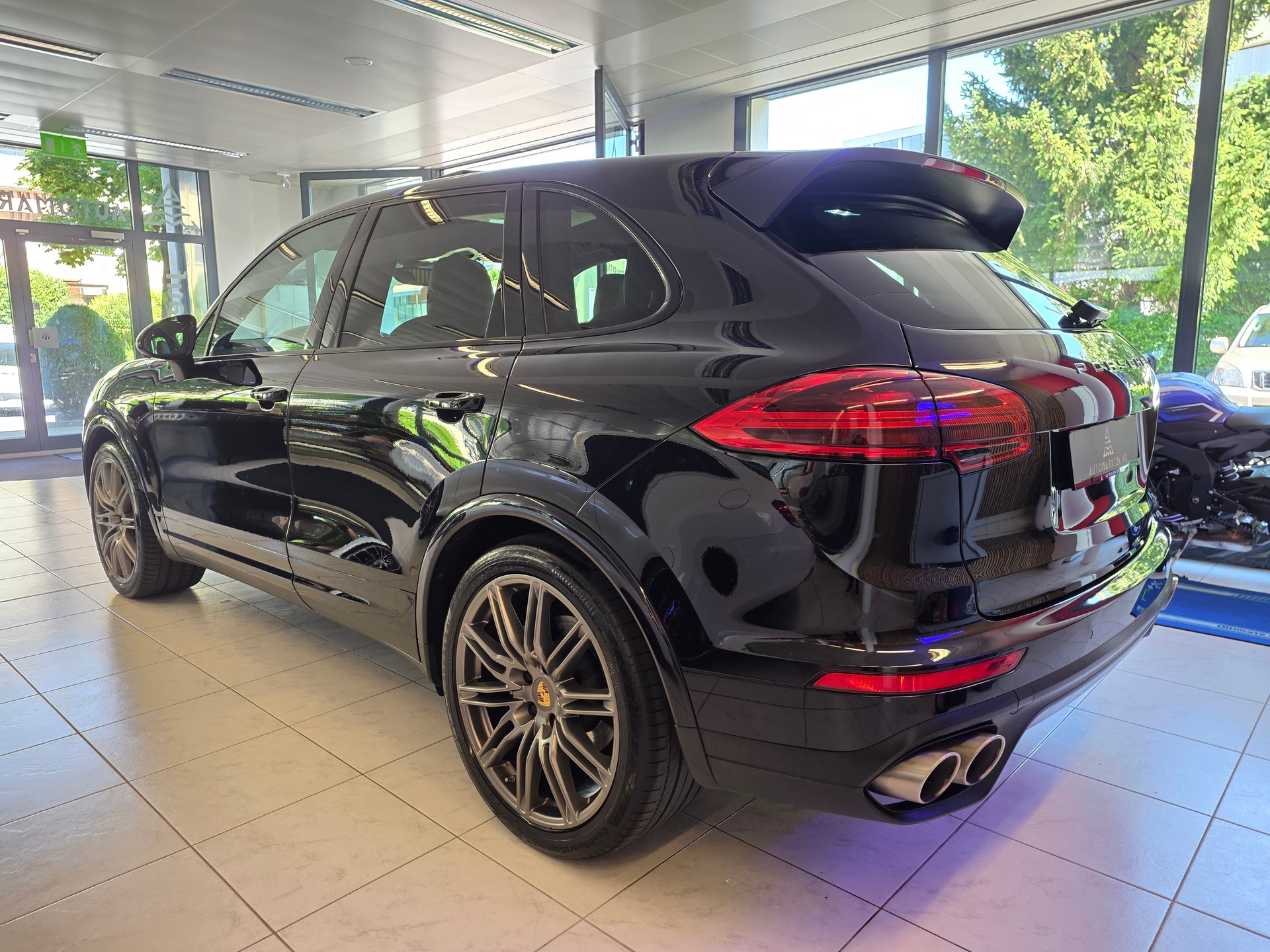 PORSCHE Cayenne S 4.2 V8 TDI Platinum Edition ''alle Service bei Porsche gemacht''-image-11