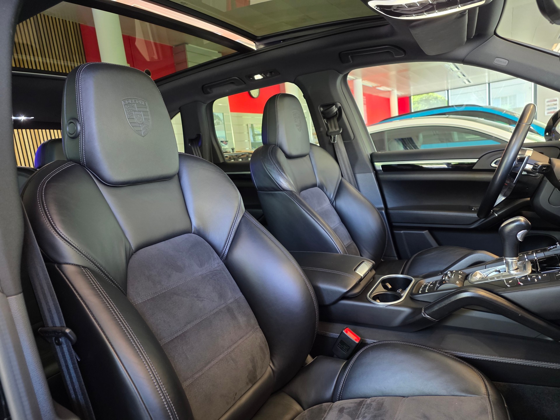 PORSCHE Cayenne S 4.2 V8 TDI Platinum Edition ''alle Service bei Porsche gemacht''-image-10