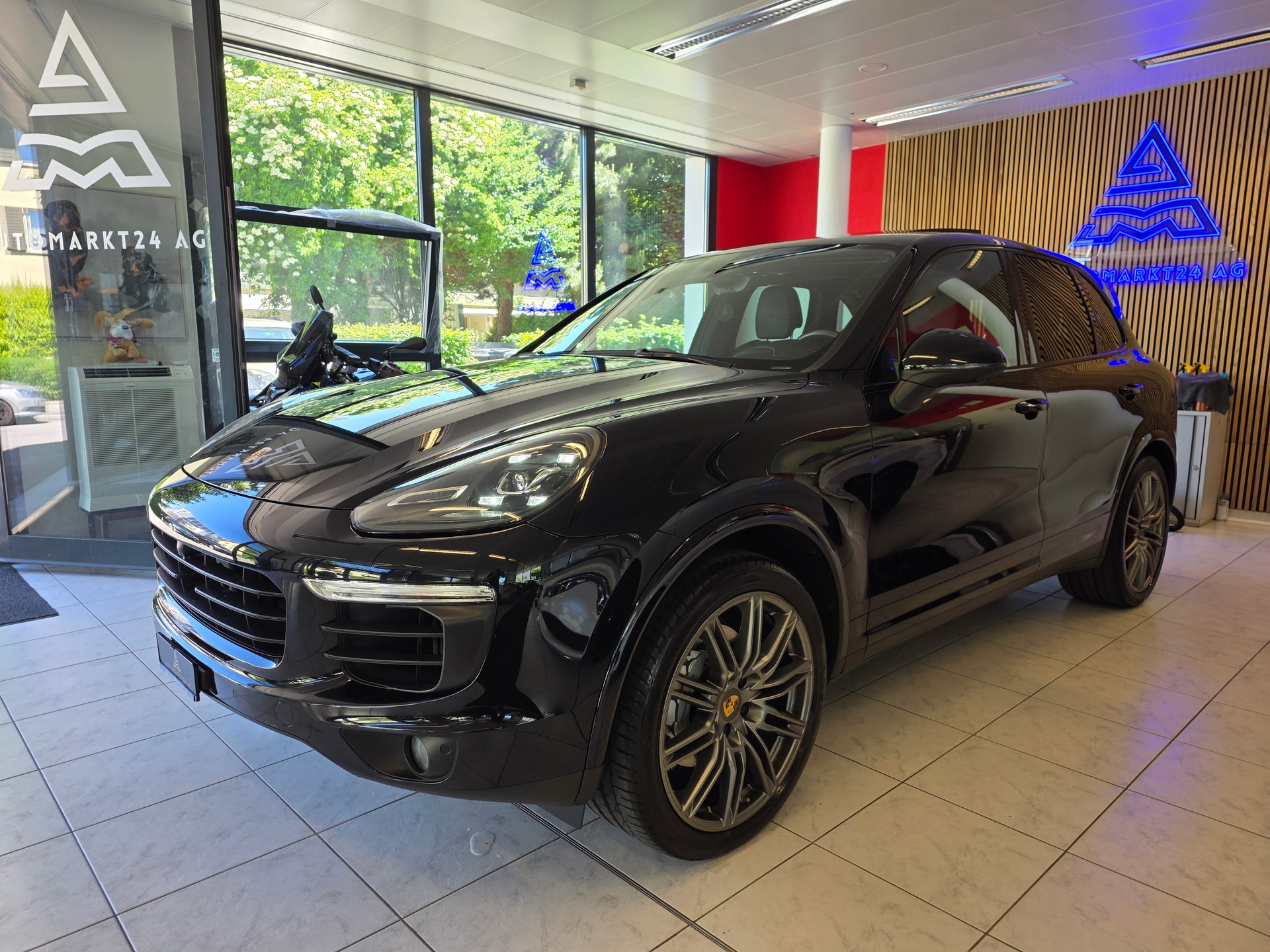 PORSCHE Cayenne S 4.2 V8 TDI Platinum Edition ''alle Service bei Porsche gemacht''-image-2