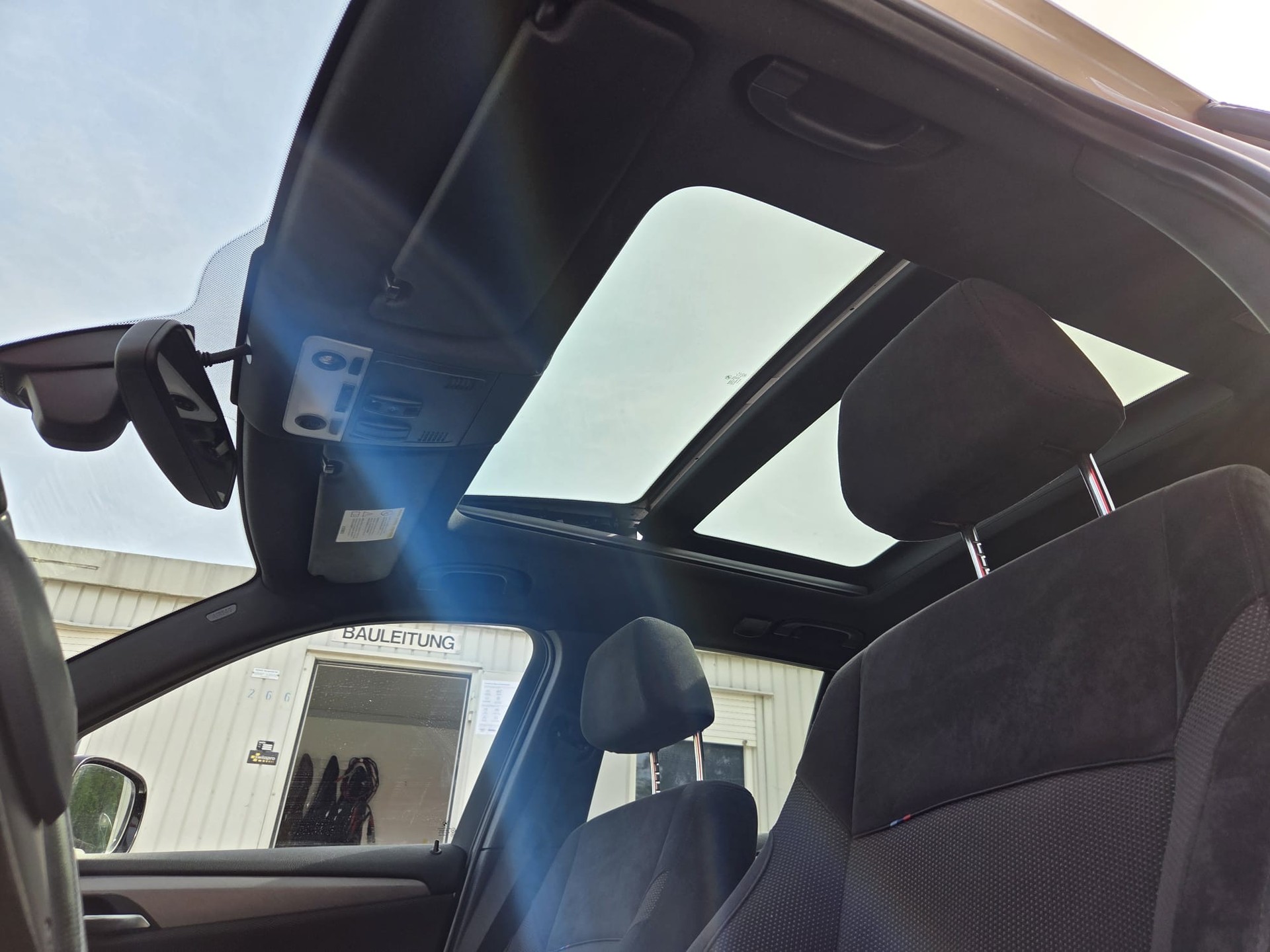 BMW X1 xDrive 28i Steptronic-image-12