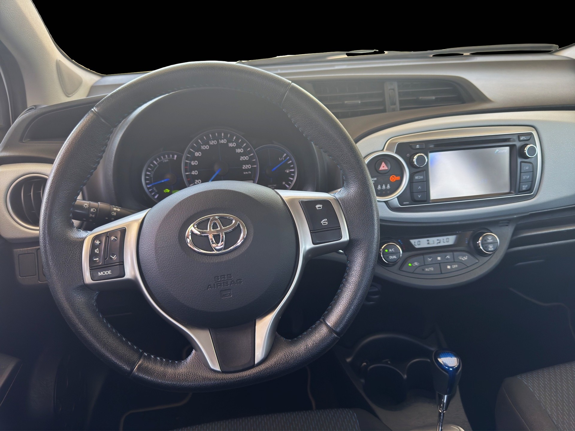 TOYOTA Yaris 1.5 VVT-i Hybrid Luna CVT-image-9