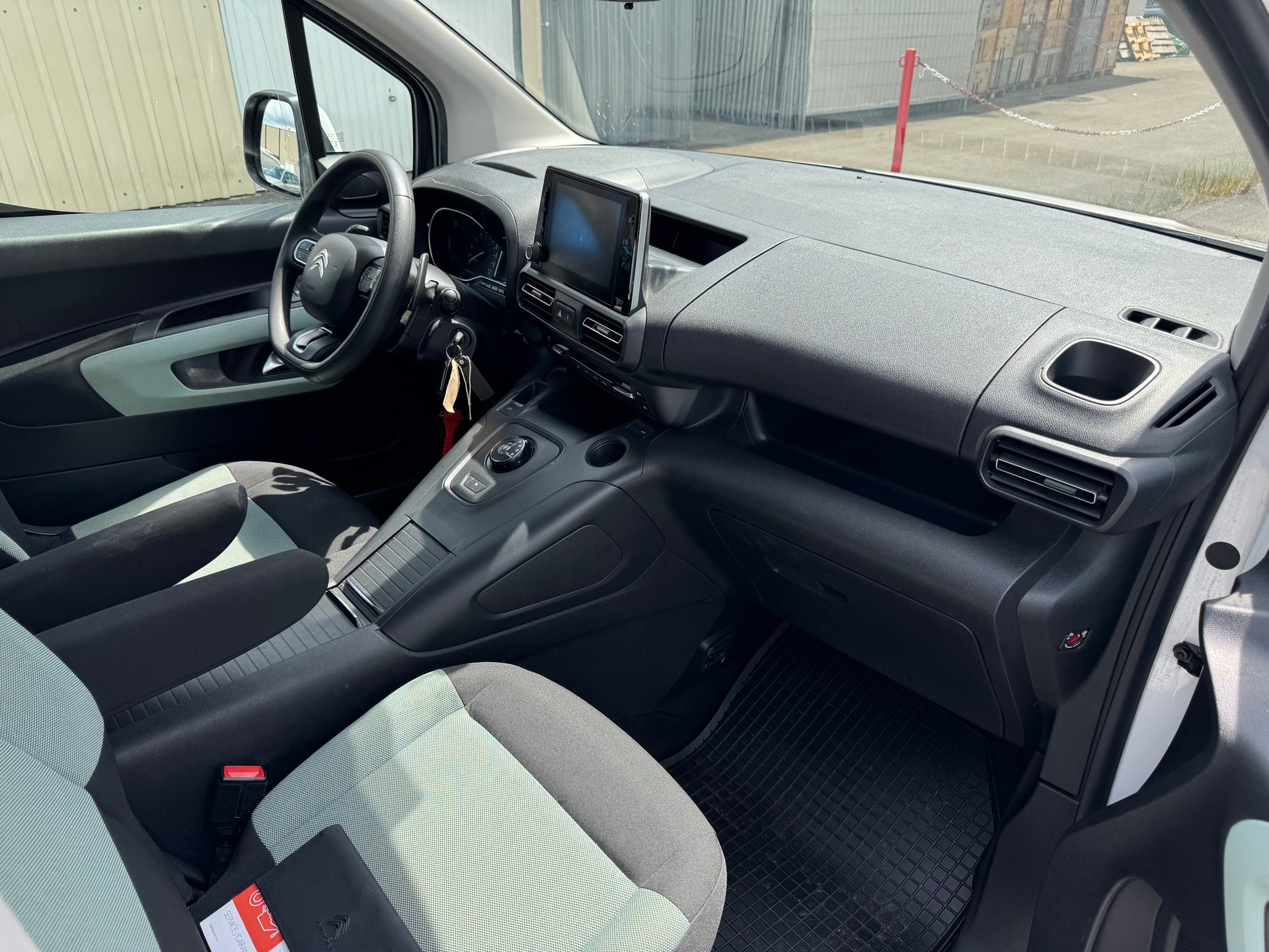 CITROEN Berlingo XL 1.5 BlueHDi Feel EAT8-image-11