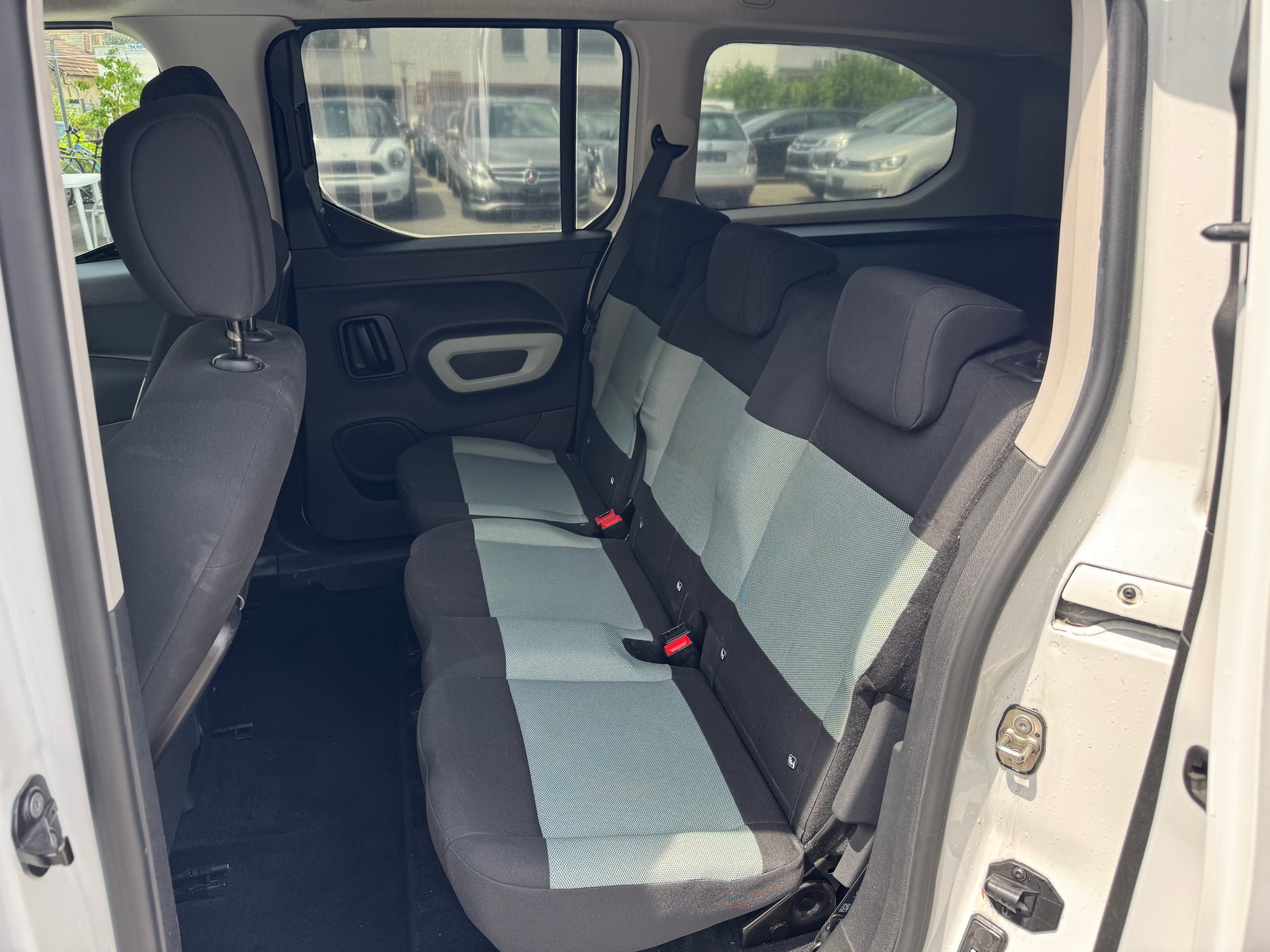 CITROEN Berlingo XL 1.5 BlueHDi Feel EAT8-image-13