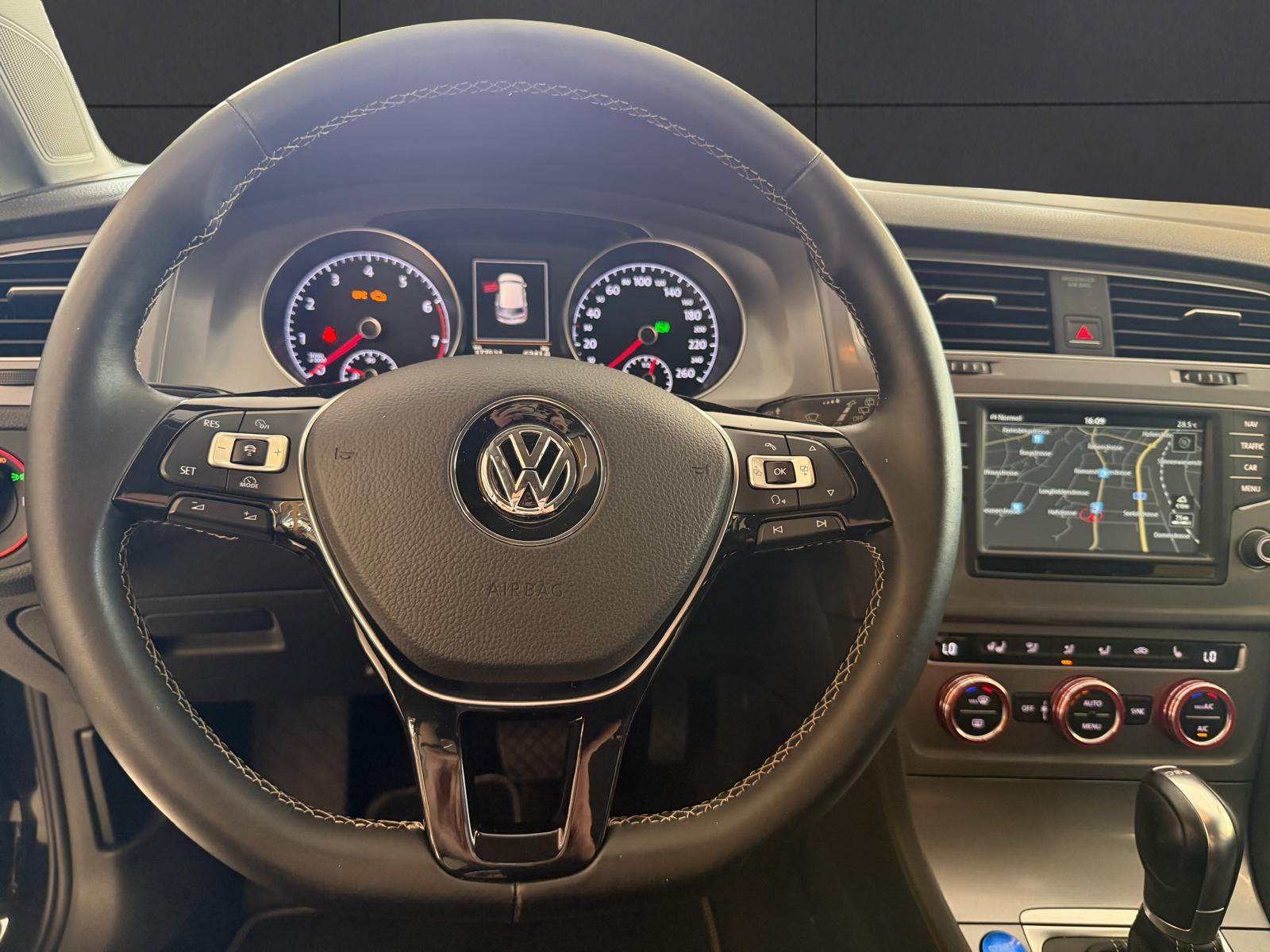 VW Golf 1.4 TSI Lounge DSG-image-12