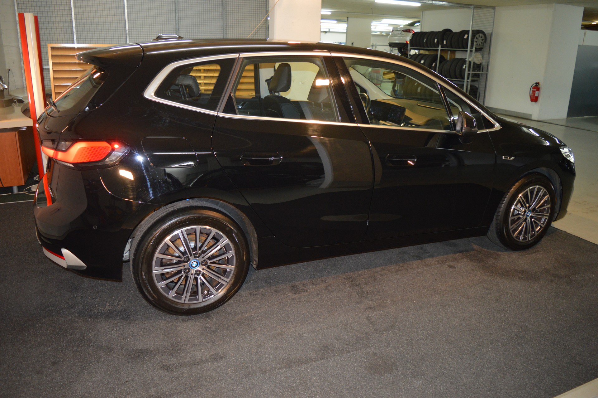 BMW 225e xDrive Active Tourer Luxury Line-image-7