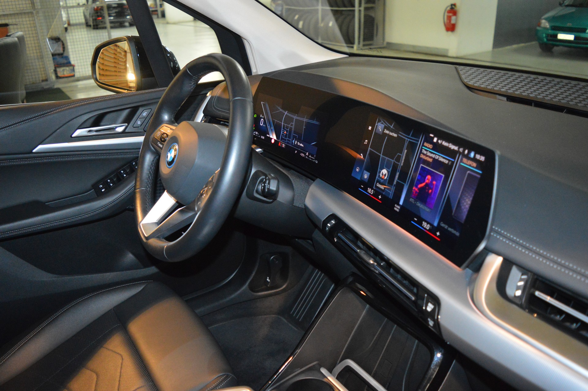 BMW 225e xDrive Active Tourer Luxury Line-image-17