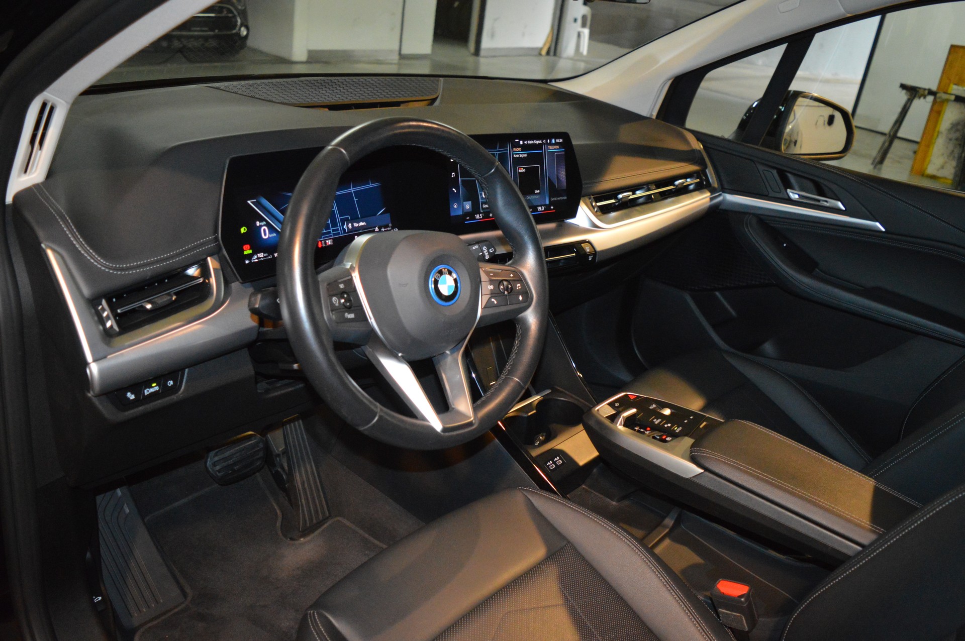 BMW 225e xDrive Active Tourer Luxury Line-image-12