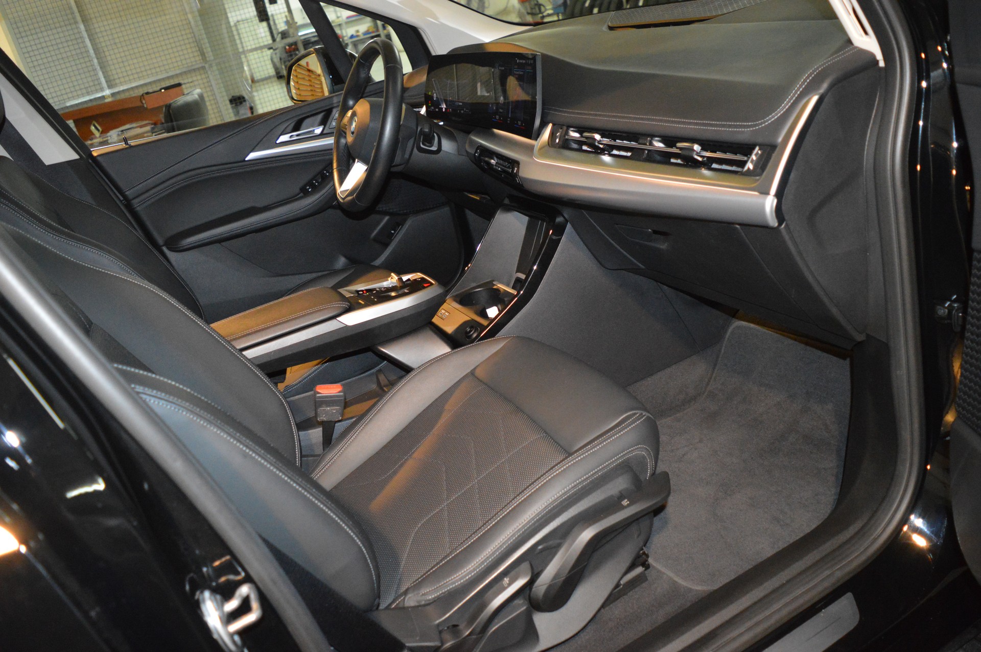 BMW 225e xDrive Active Tourer Luxury Line-image-16