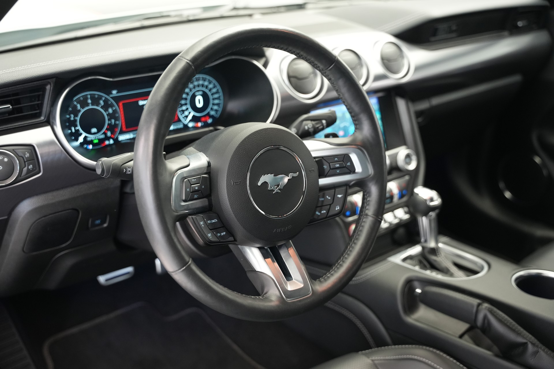 FORD Mustang Fastback 5.0 V8 Mach 1 Automat-image-31