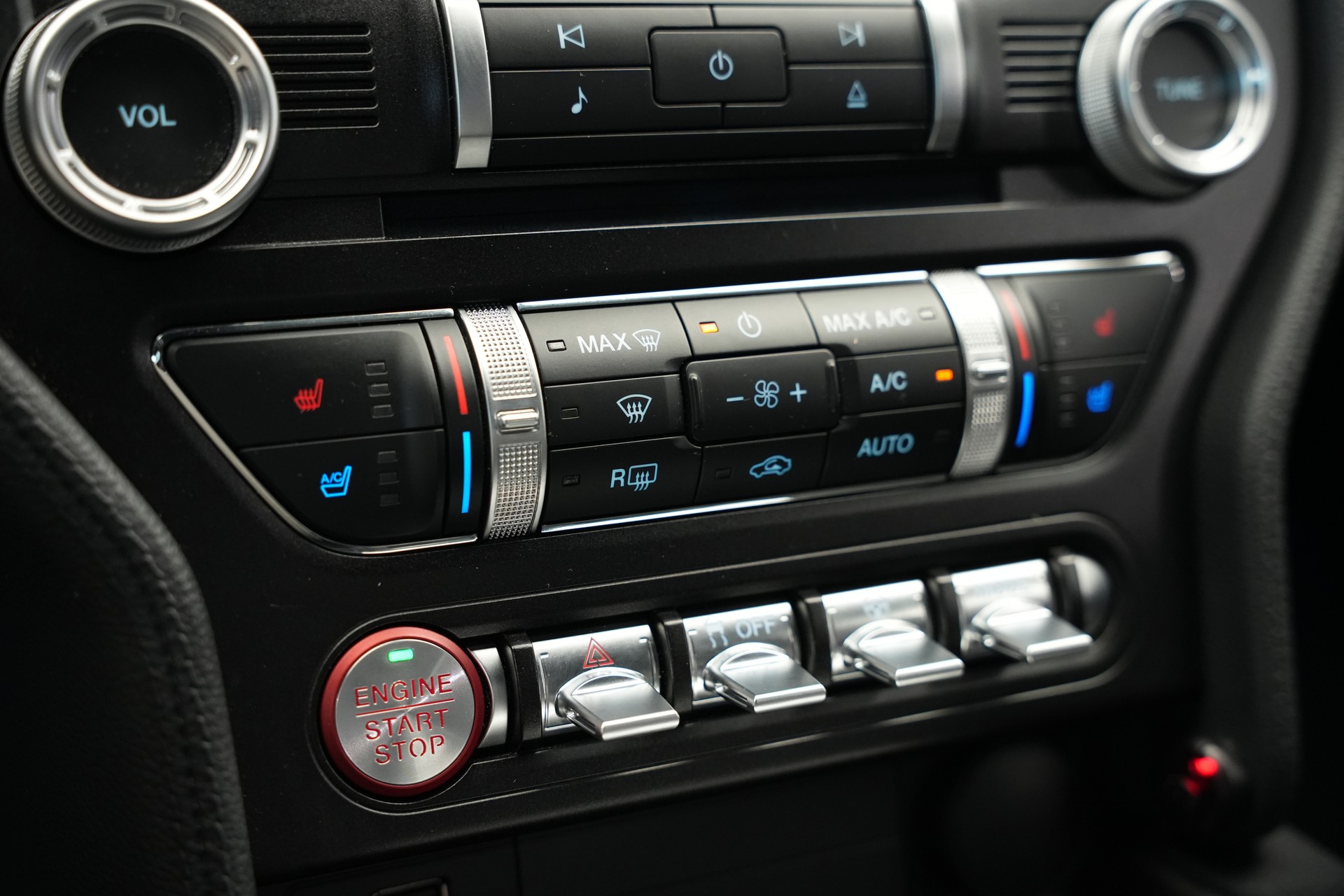 FORD Mustang Fastback 5.0 V8 Mach 1 Automat-image-35