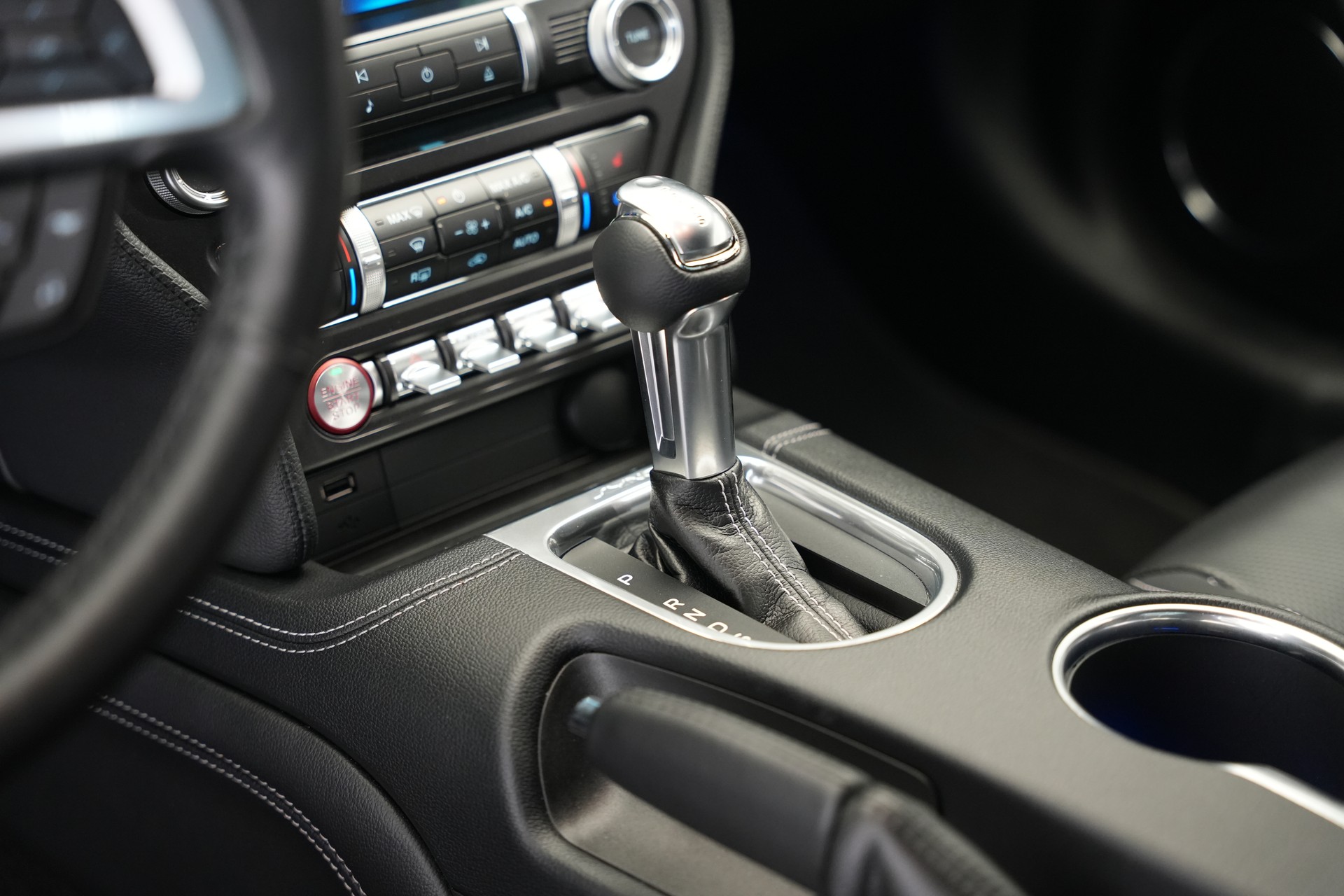 FORD Mustang Fastback 5.0 V8 Mach 1 Automat-image-17
