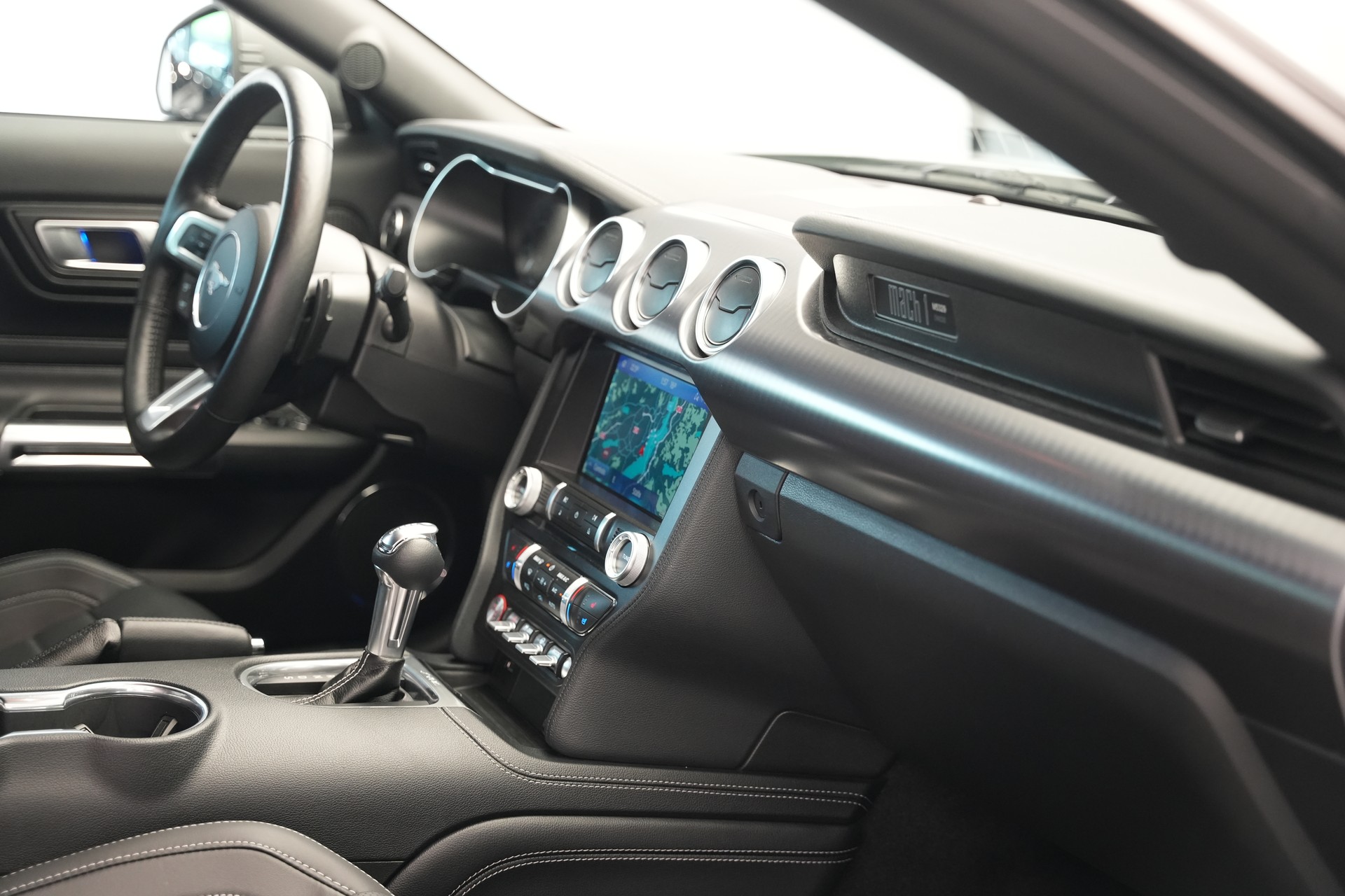 FORD Mustang Fastback 5.0 V8 Mach 1 Automat-image-42