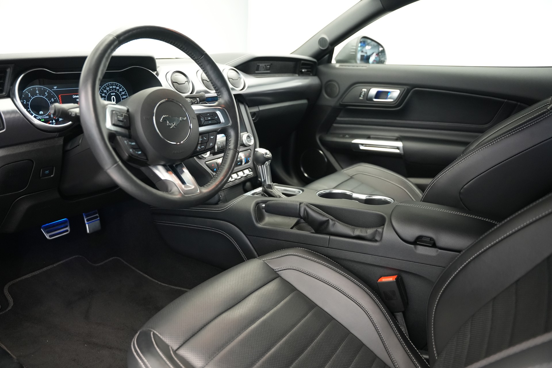 FORD Mustang Fastback 5.0 V8 Mach 1 Automat-image-9