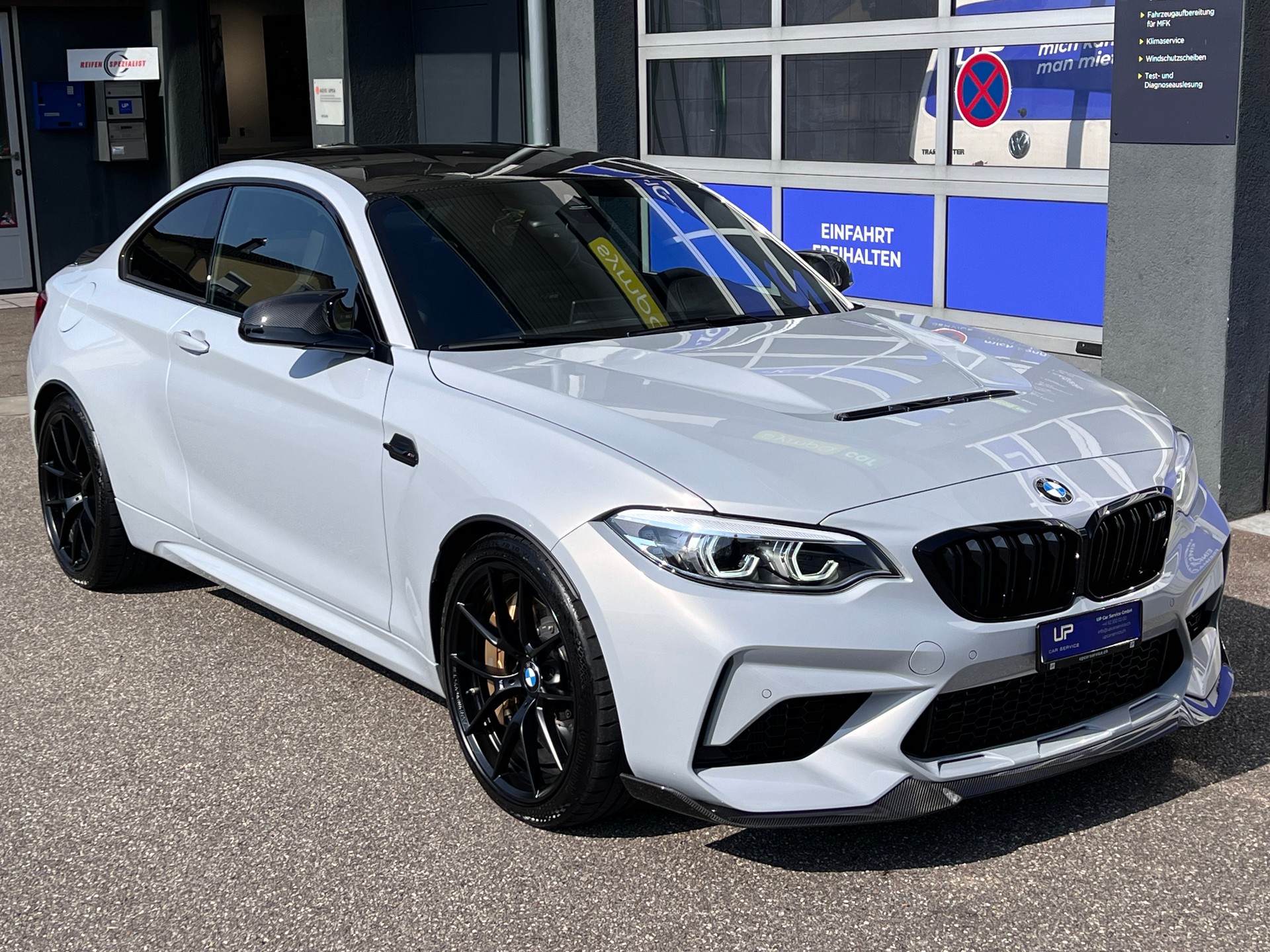 BMW M2 CS-showroom-element-2