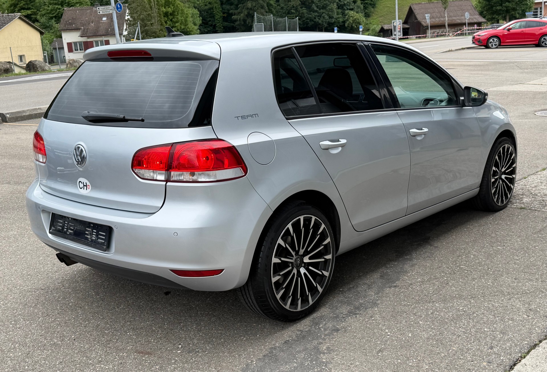 VW Golf 2.0 TDI BlueMotion Technology Team DSG-image-4