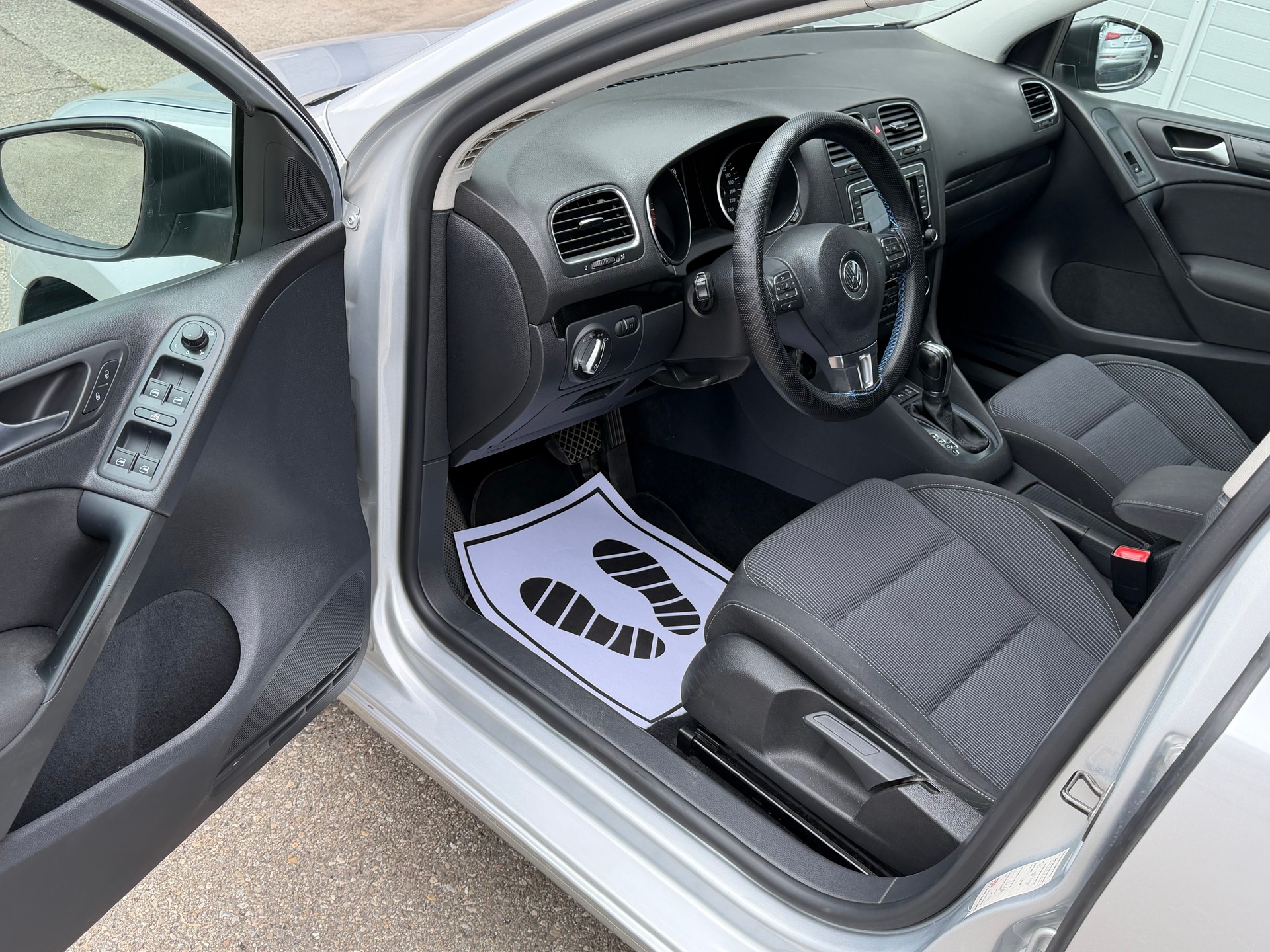 VW Golf 2.0 TDI BlueMotion Technology Team DSG-image-7