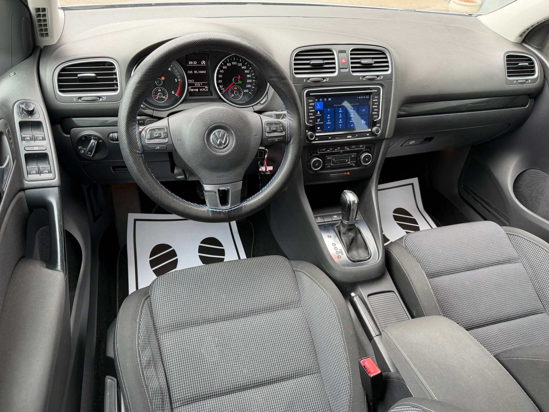 VW Golf 2.0 TDI BlueMotion Technology Team DSG-image-11