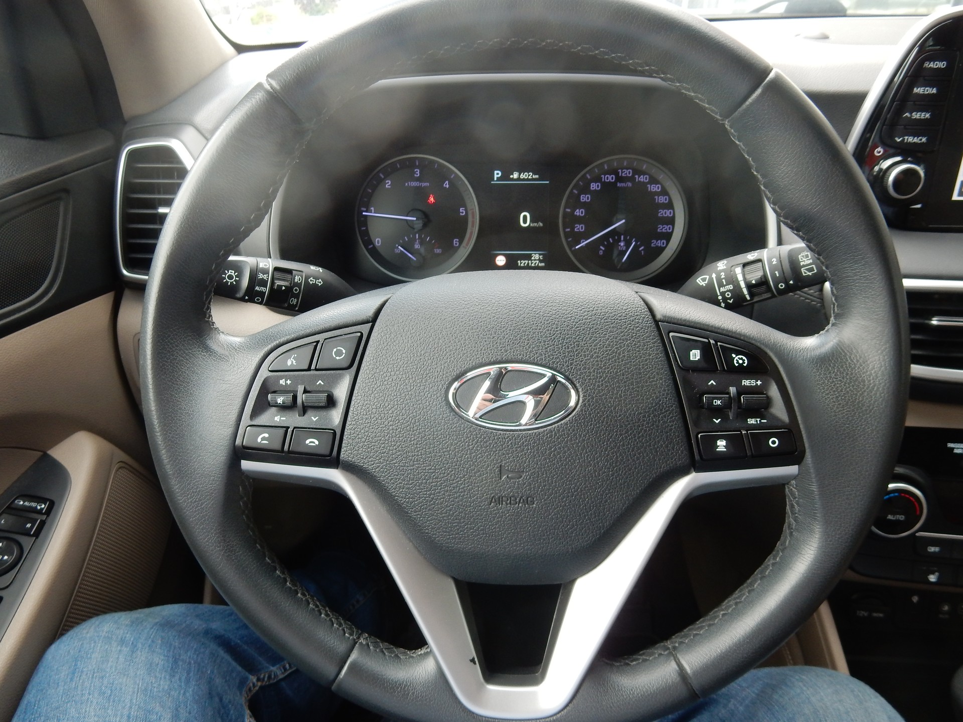 HYUNDAI Tucson 1.6 CRDI Amplia 2WD DCT-image-17