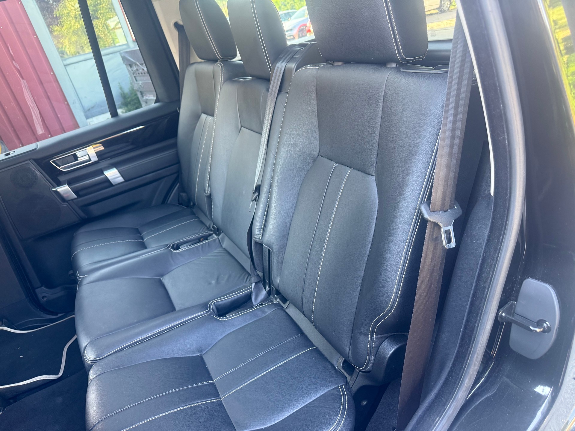 LAND ROVER Discovery 3.0 TDV6 Black&White Automatic-image-5