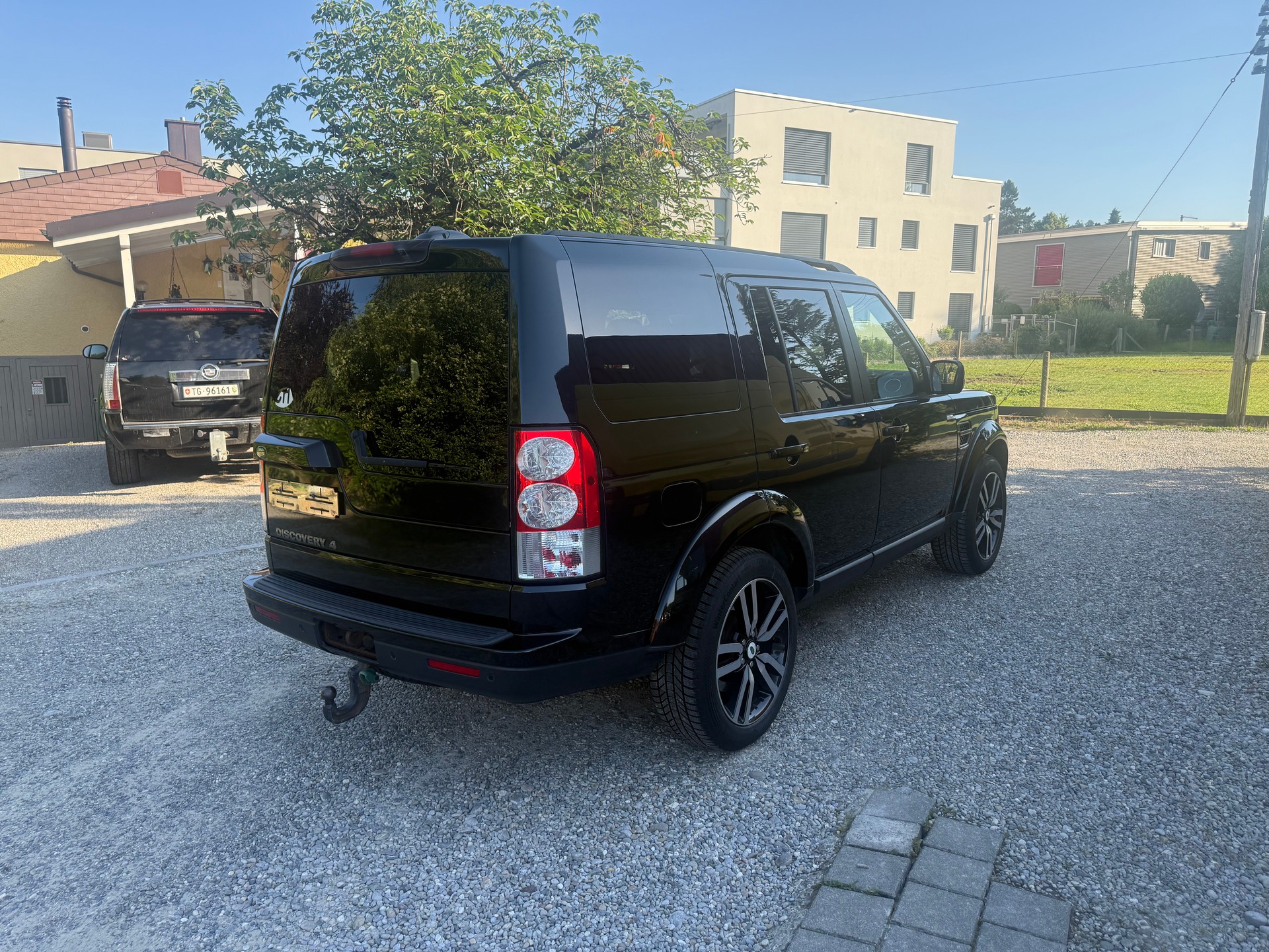 LAND ROVER Discovery 3.0 TDV6 Black&White Automatic-showroom-element-3