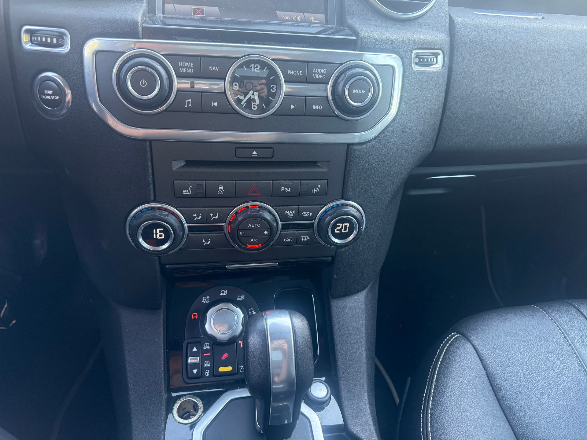LAND ROVER Discovery 3.0 TDV6 Black&White Automatic-image-8