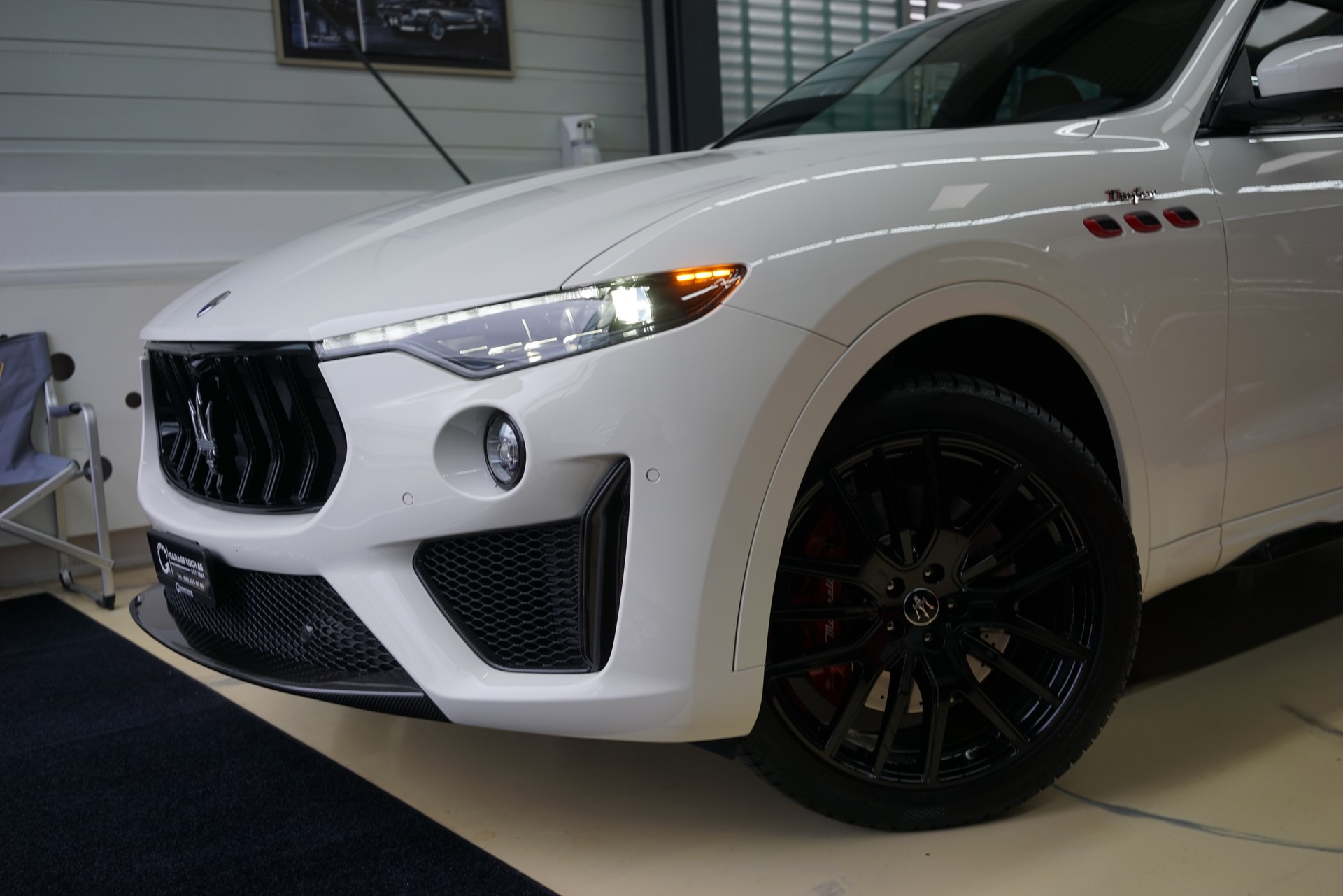 MASERATI Levante 3.8 V8 Trofeo Q4 Automatica-showroom-element-3