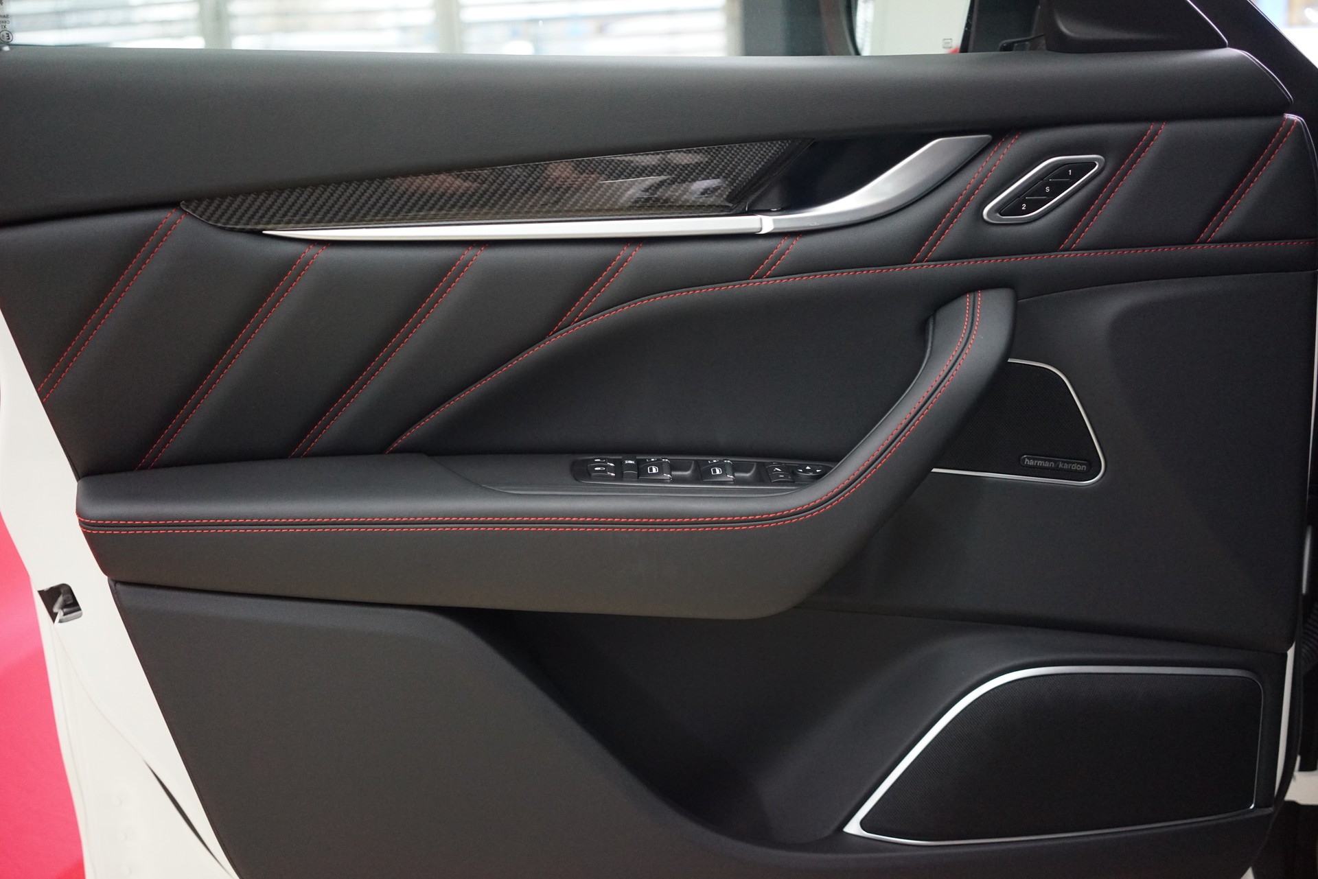 MASERATI Levante 3.8 V8 Trofeo Q4 Automatica-image-19