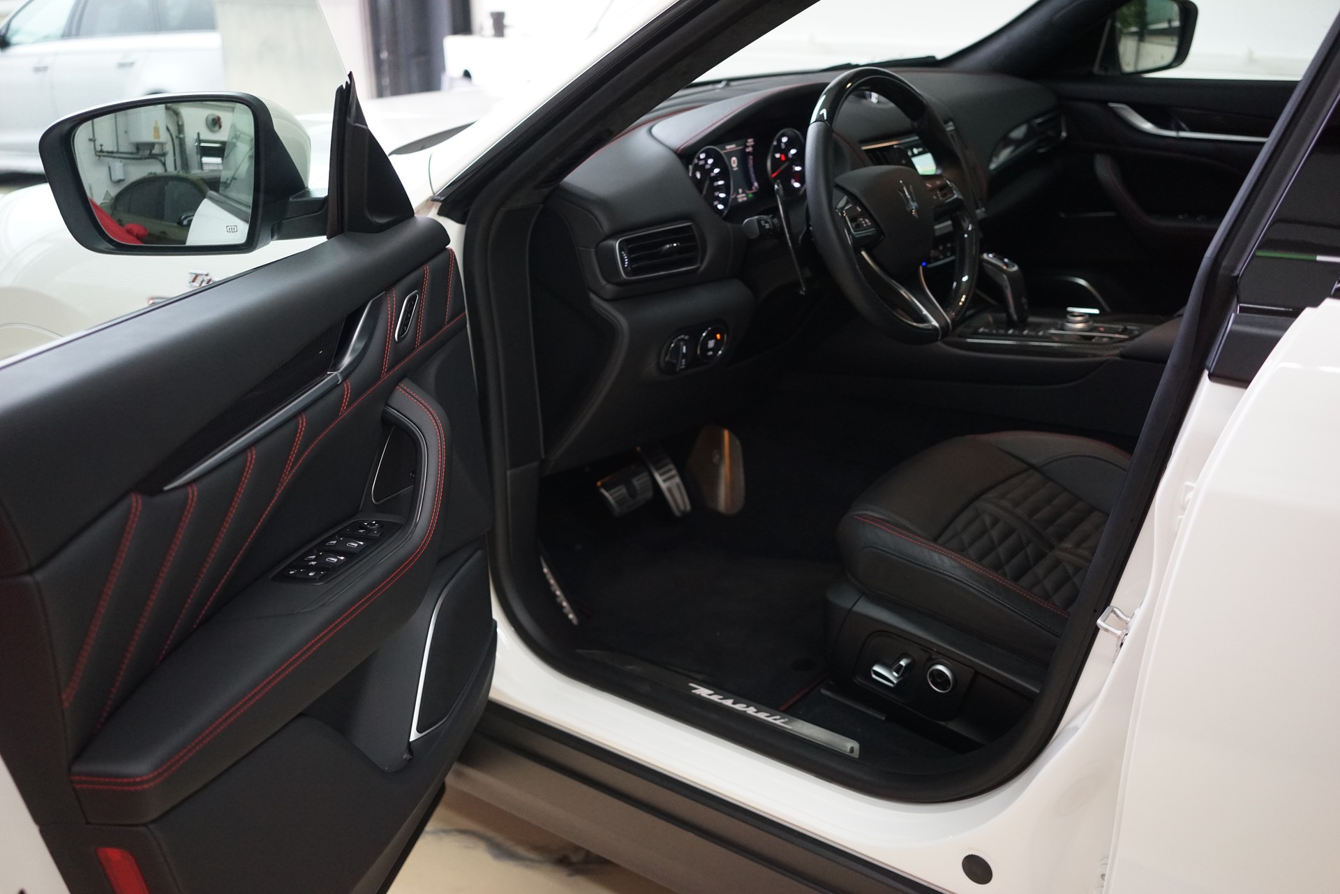 MASERATI Levante 3.8 V8 Trofeo Q4 Automatica-image-14