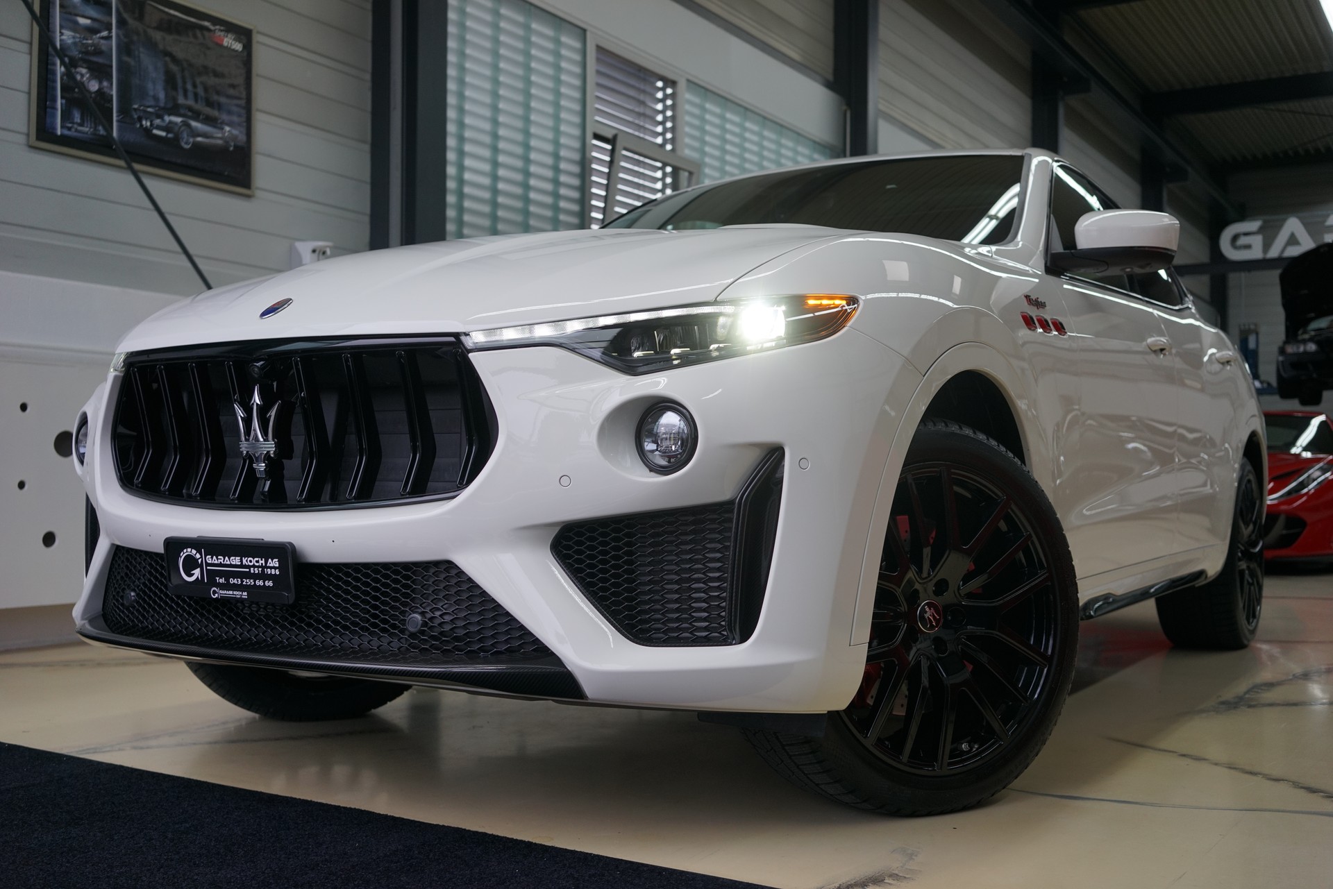 MASERATI Levante 3.8 V8 Trofeo Q4 Automatica-showroom-element-1