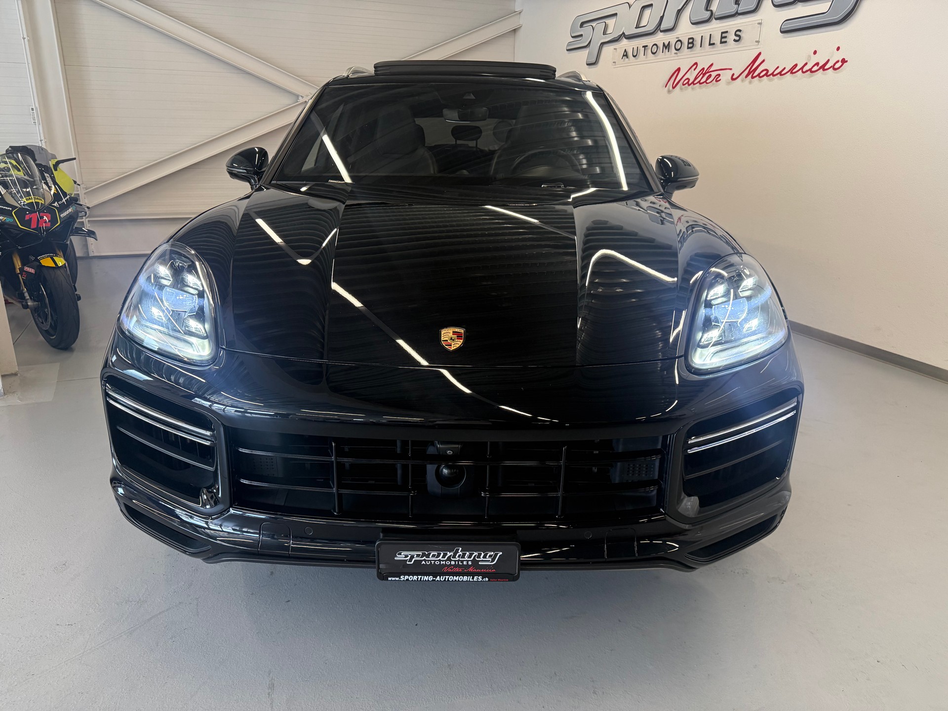 PORSCHE Cayenne Turbo-image-5