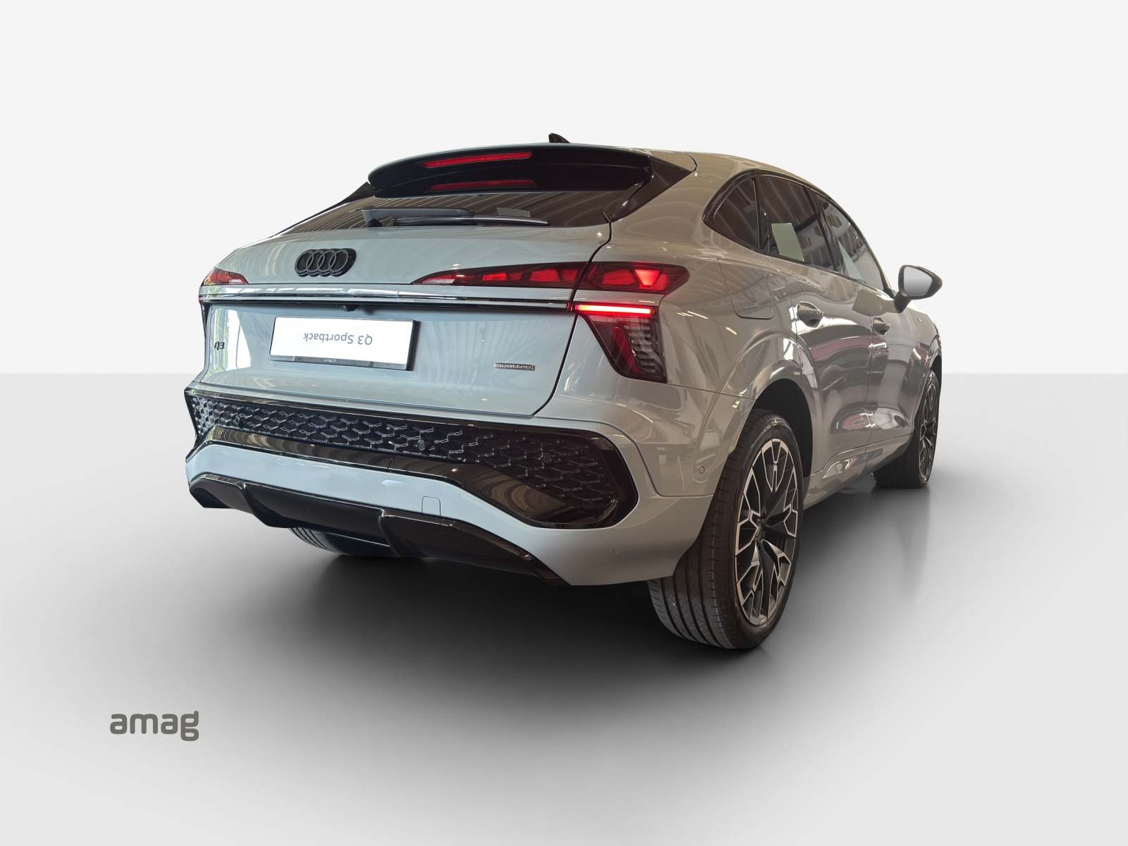 AUDI Q3 Sportback TFSI quattro 195 kW S tronic-image-4