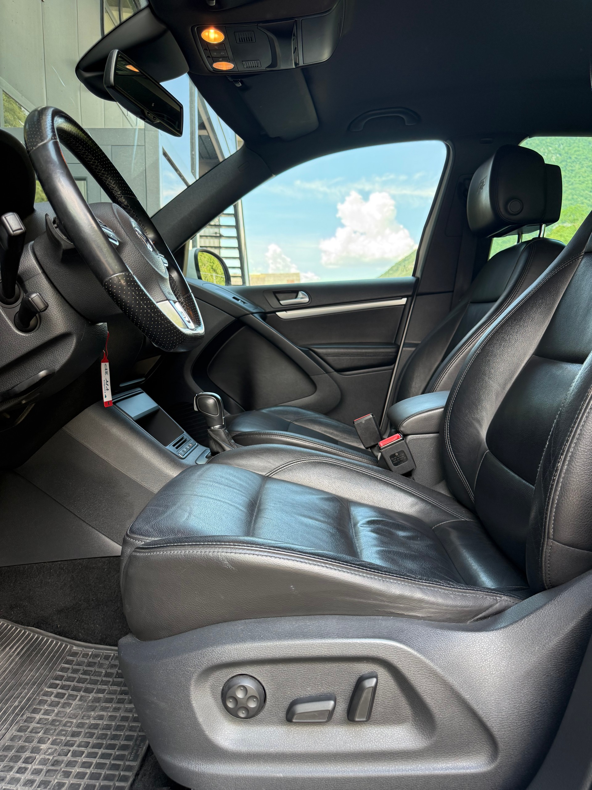 VW Tiguan 2.0 TSI R-Line Design 4Motion DSG-image-12