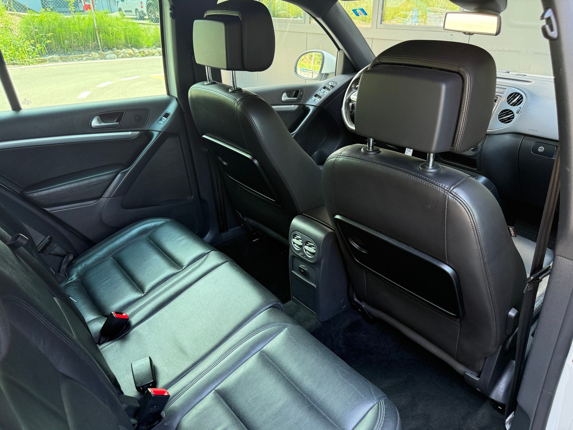 VW Tiguan 2.0 TSI R-Line Design 4Motion DSG-image-13