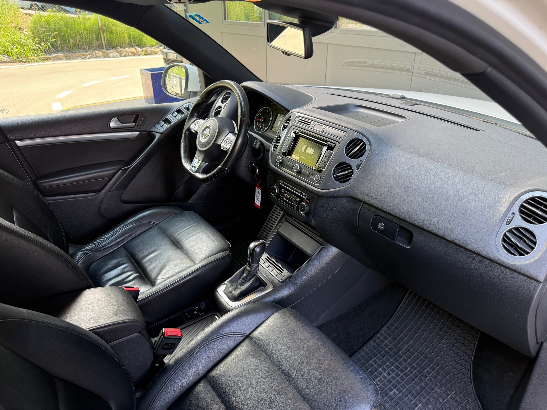 VW Tiguan 2.0 TSI R-Line Design 4Motion DSG-image-14