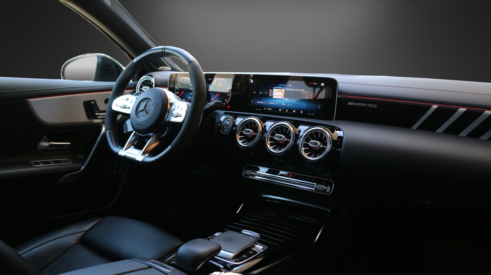 MERCEDES-BENZ A 35 AMG 4Matic-image-6